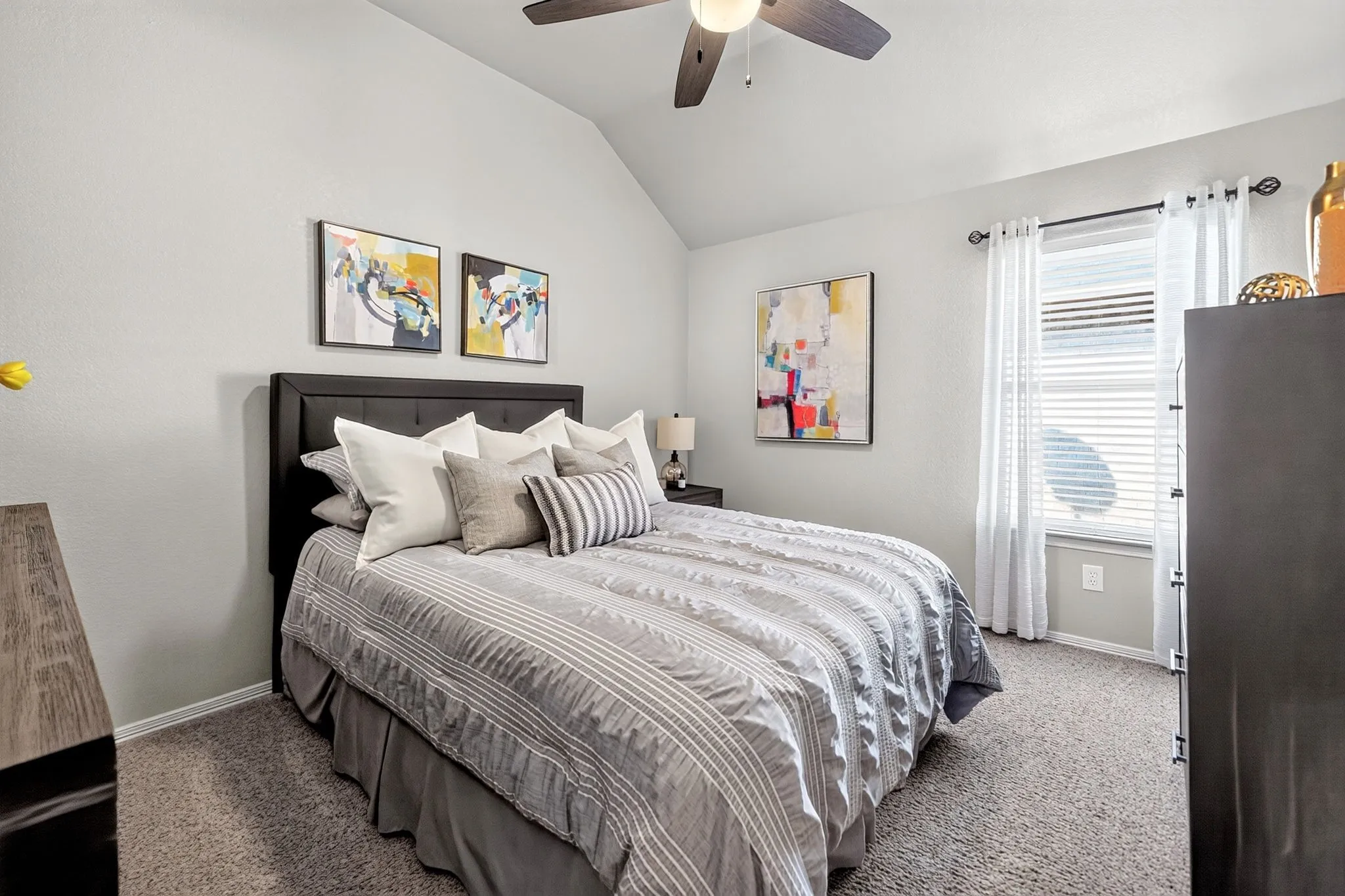 Single Family Residence For Sale in Tarrant County , 3625 Kodiak Court, Fort Worth, Texas 76137, 4 Bedroom, 4 Bathroom, 2 Garage spaces, 2,240 Sqft, built in 1995, mls#21408903, Real Estate Agent in Fort Worth, Homes For Sale in Tarrant county, Homes For Sale in Fort Worth, Realtor in Fort Worth Texas, Real Estate Brokerage Independent Realty Texas, Luminita Cordes Realtor