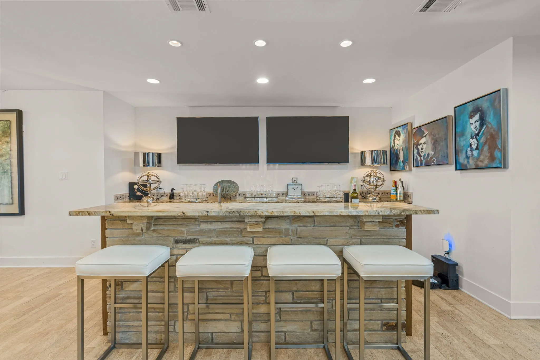 Single Family Residence For Sale in Tarrant County , 4400 Ridgehaven Road, Fort Worth, Texas 76116, 4 Bedroom, 7 Bathroom, Garage spaces, 7,032 Sqft, built in 1952, mls#21409067, Real Estate Agent in Fort Worth, Homes For Sale in Tarrant county, Homes For Sale in Fort Worth, Realtor in Fort Worth Texas, Real Estate Brokerage Independent Realty Texas, Luminita Cordes Realtor