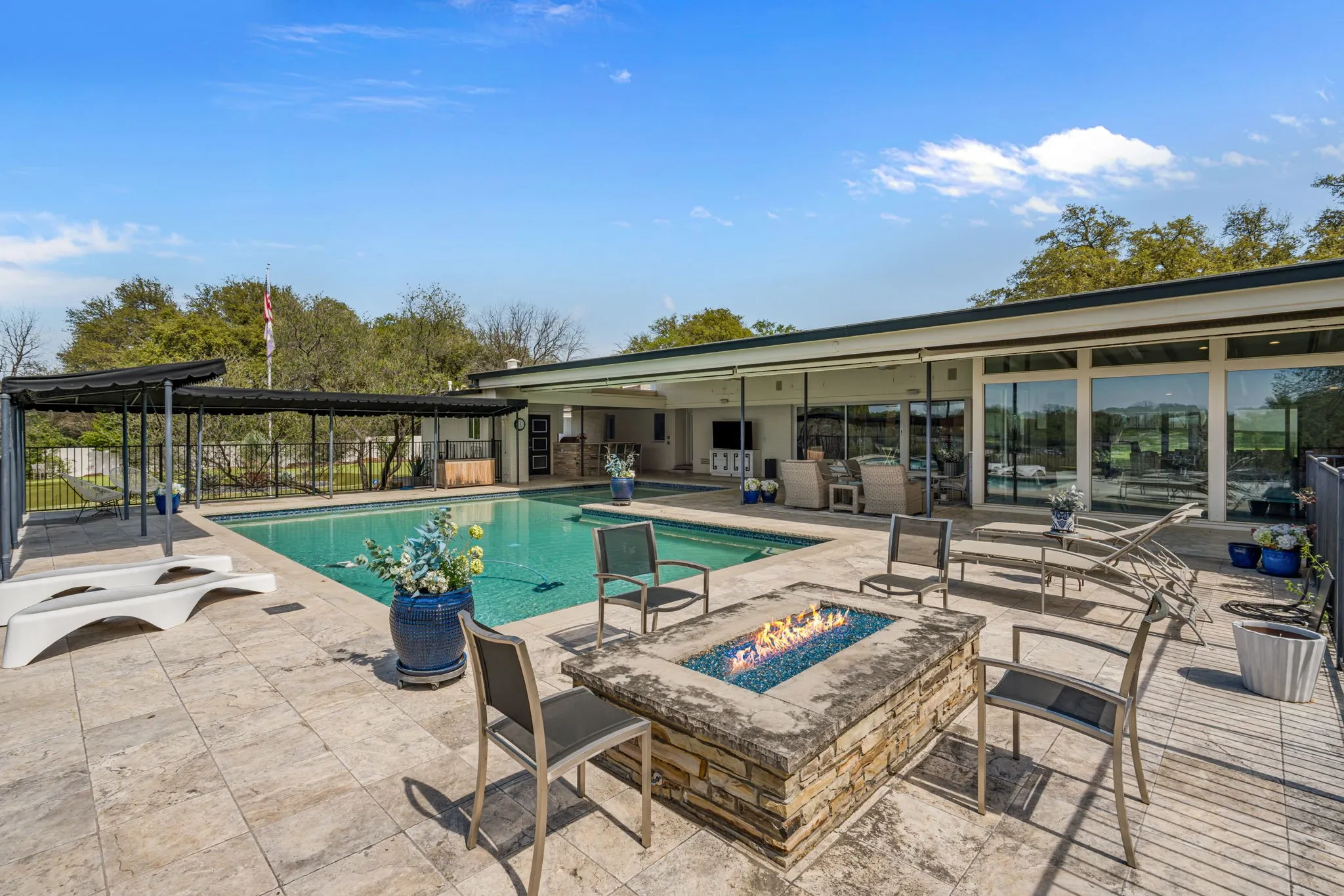 Single Family Residence For Sale in Tarrant County , 4400 Ridgehaven Road, Fort Worth, Texas 76116, 4 Bedroom, 7 Bathroom, Garage spaces, 7,032 Sqft, built in 1952, mls#21409067, Real Estate Agent in Fort Worth, Homes For Sale in Tarrant county, Homes For Sale in Fort Worth, Realtor in Fort Worth Texas, Real Estate Brokerage Independent Realty Texas, Luminita Cordes Realtor