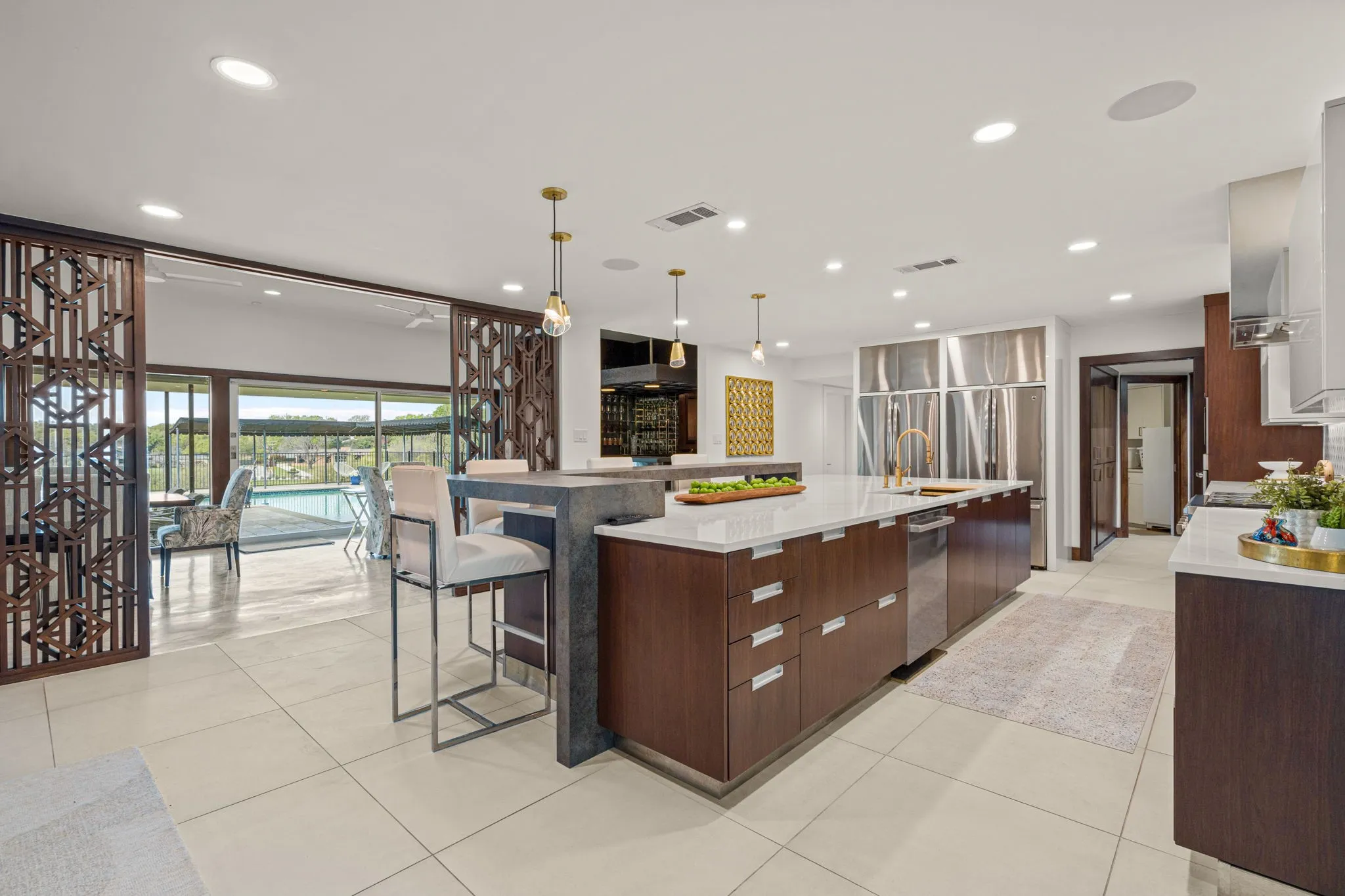 Single Family Residence For Sale in Tarrant County , 4400 Ridgehaven Road, Fort Worth, Texas 76116, 4 Bedroom, 7 Bathroom, Garage spaces, 7,032 Sqft, built in 1952, mls#21409067, Real Estate Agent in Fort Worth, Homes For Sale in Tarrant county, Homes For Sale in Fort Worth, Realtor in Fort Worth Texas, Real Estate Brokerage Independent Realty Texas, Luminita Cordes Realtor