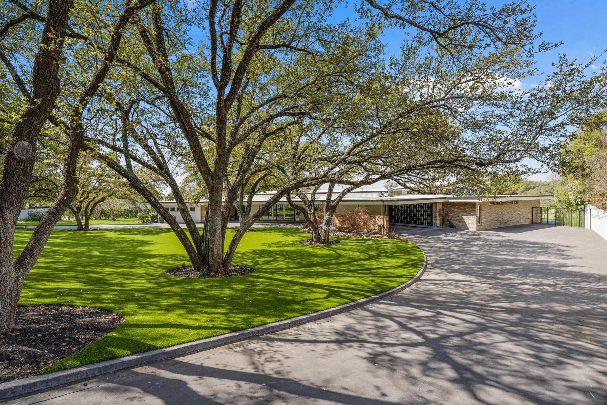 Single Family Residence For Sale in Tarrant County , 4400 Ridgehaven Road, Fort Worth, Texas 76116, 4 Bedroom, 7 Bathroom, Garage spaces, 7,032 Sqft, built in 1952, mls#21409067, Real Estate Agent in Fort Worth, Homes For Sale in Tarrant county, Homes For Sale in Fort Worth, Realtor in Fort Worth Texas, Real Estate Brokerage Independent Realty Texas, Luminita Cordes Realtor