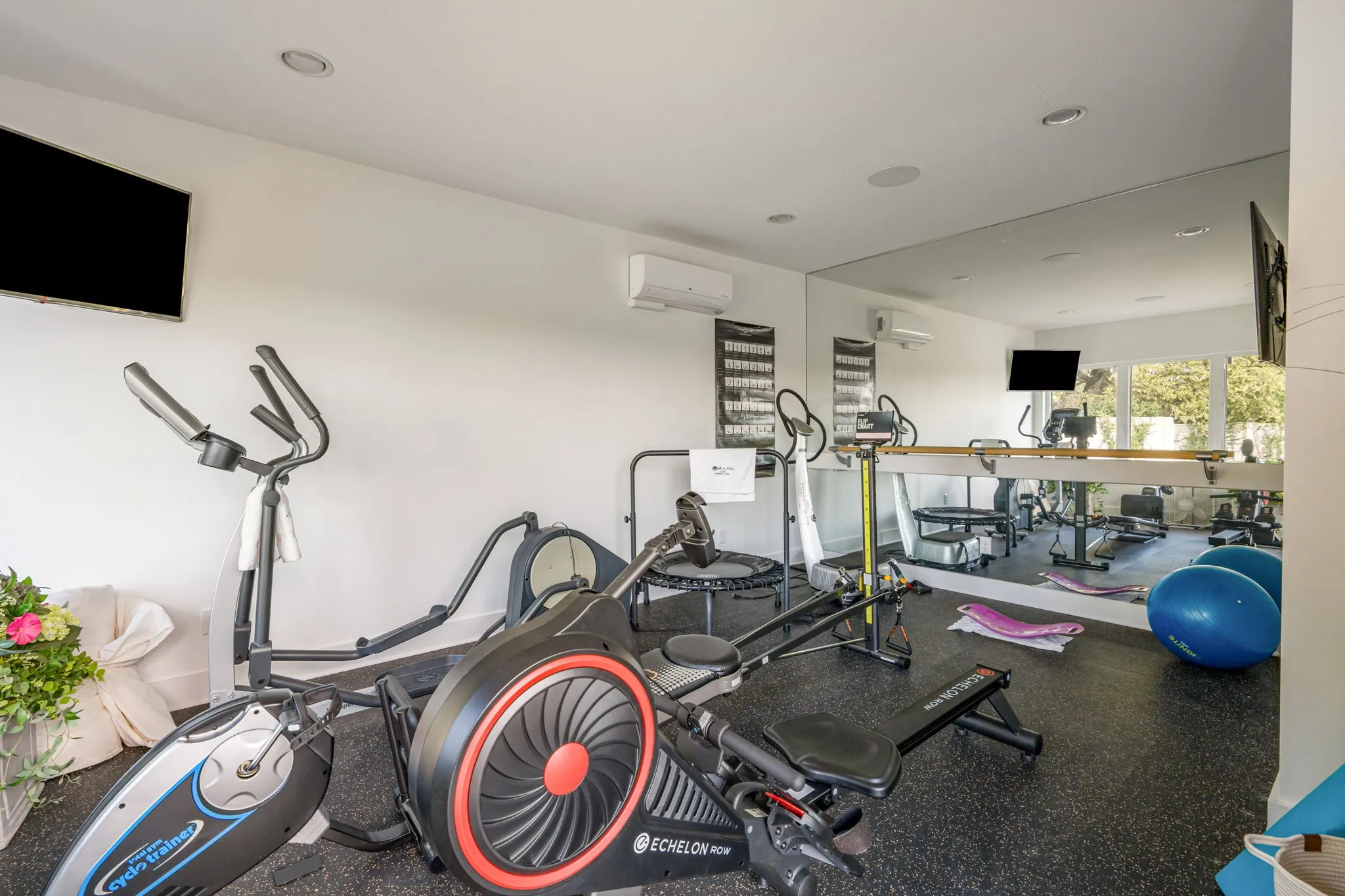 Single Family Residence For Sale in Tarrant County , 4400 Ridgehaven Road, Fort Worth, Texas 76116, 4 Bedroom, 7 Bathroom, Garage spaces, 7,032 Sqft, built in 1952, mls#21409067, Real Estate Agent in Fort Worth, Homes For Sale in Tarrant county, Homes For Sale in Fort Worth, Realtor in Fort Worth Texas, Real Estate Brokerage Independent Realty Texas, Luminita Cordes Realtor