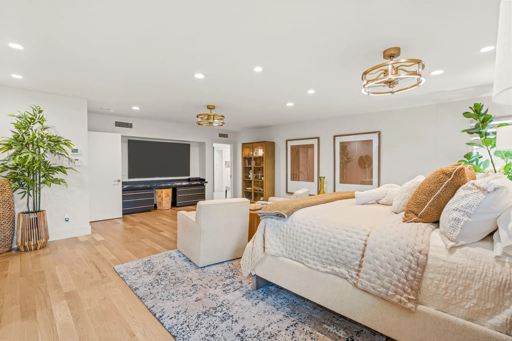 Single Family Residence For Sale in Tarrant County , 4400 Ridgehaven Road, Fort Worth, Texas 76116, 4 Bedroom, 7 Bathroom, Garage spaces, 7,032 Sqft, built in 1952, mls#21409067, Real Estate Agent in Fort Worth, Homes For Sale in Tarrant county, Homes For Sale in Fort Worth, Realtor in Fort Worth Texas, Real Estate Brokerage Independent Realty Texas, Luminita Cordes Realtor