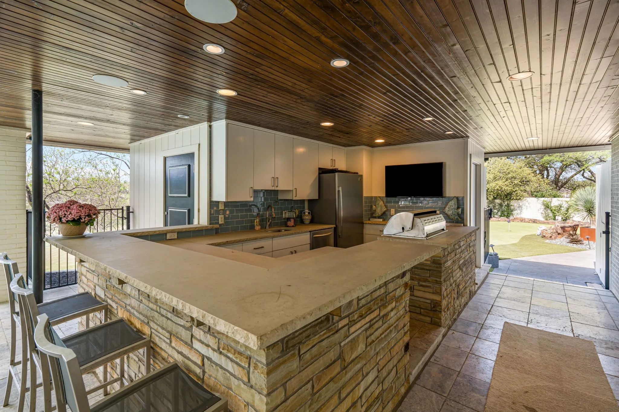 Outdoor kitchen