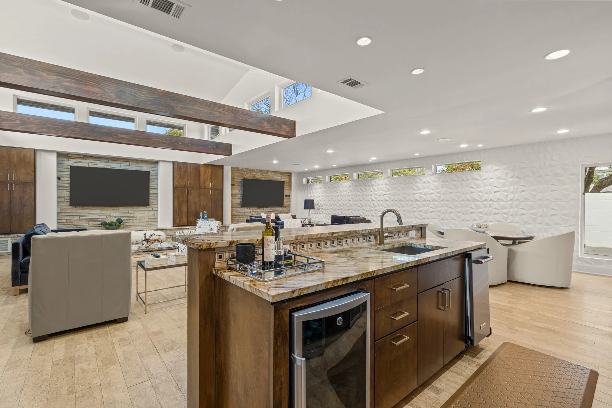 Single Family Residence For Sale in Tarrant County , 4400 Ridgehaven Road, Fort Worth, Texas 76116, 4 Bedroom, 7 Bathroom, Garage spaces, 7,032 Sqft, built in 1952, mls#21409067, Real Estate Agent in Fort Worth, Homes For Sale in Tarrant county, Homes For Sale in Fort Worth, Realtor in Fort Worth Texas, Real Estate Brokerage Independent Realty Texas, Luminita Cordes Realtor