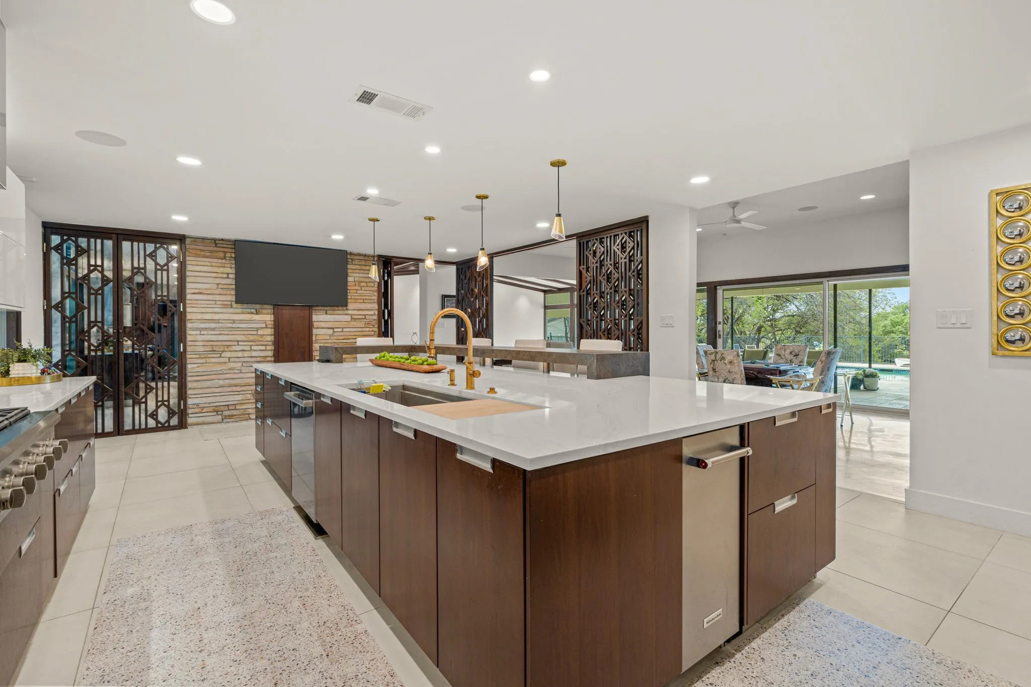 Single Family Residence For Sale in Tarrant County , 4400 Ridgehaven Road, Fort Worth, Texas 76116, 4 Bedroom, 7 Bathroom, Garage spaces, 7,032 Sqft, built in 1952, mls#21409067, Real Estate Agent in Fort Worth, Homes For Sale in Tarrant county, Homes For Sale in Fort Worth, Realtor in Fort Worth Texas, Real Estate Brokerage Independent Realty Texas, Luminita Cordes Realtor