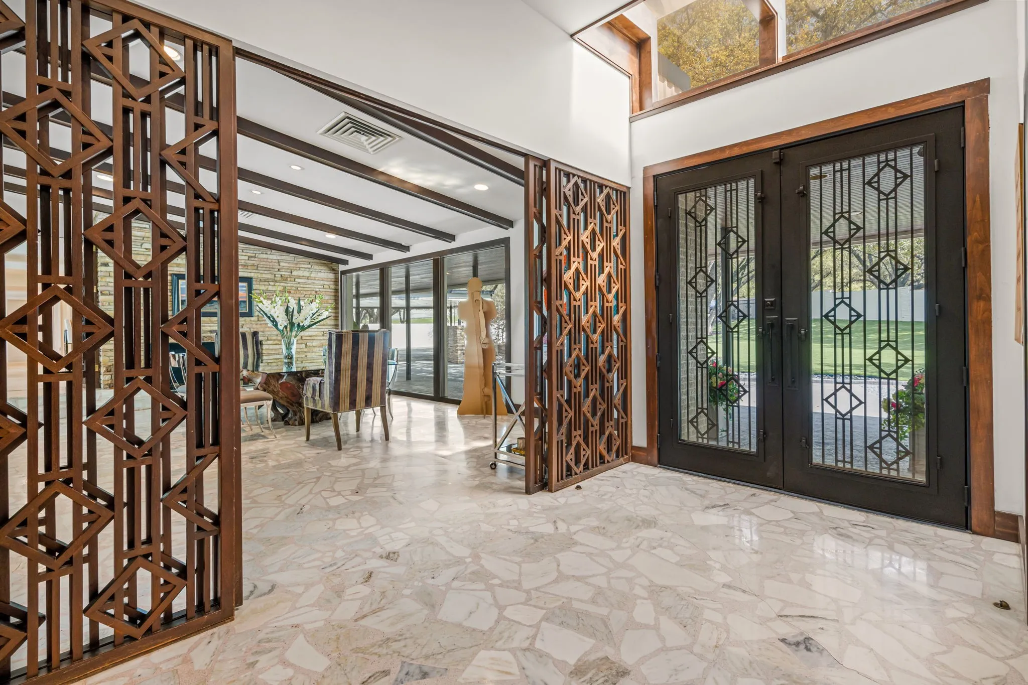 Single Family Residence For Sale in Tarrant County , 4400 Ridgehaven Road, Fort Worth, Texas 76116, 4 Bedroom, 7 Bathroom, Garage spaces, 7,032 Sqft, built in 1952, mls#21409067, Real Estate Agent in Fort Worth, Homes For Sale in Tarrant county, Homes For Sale in Fort Worth, Realtor in Fort Worth Texas, Real Estate Brokerage Independent Realty Texas, Luminita Cordes Realtor