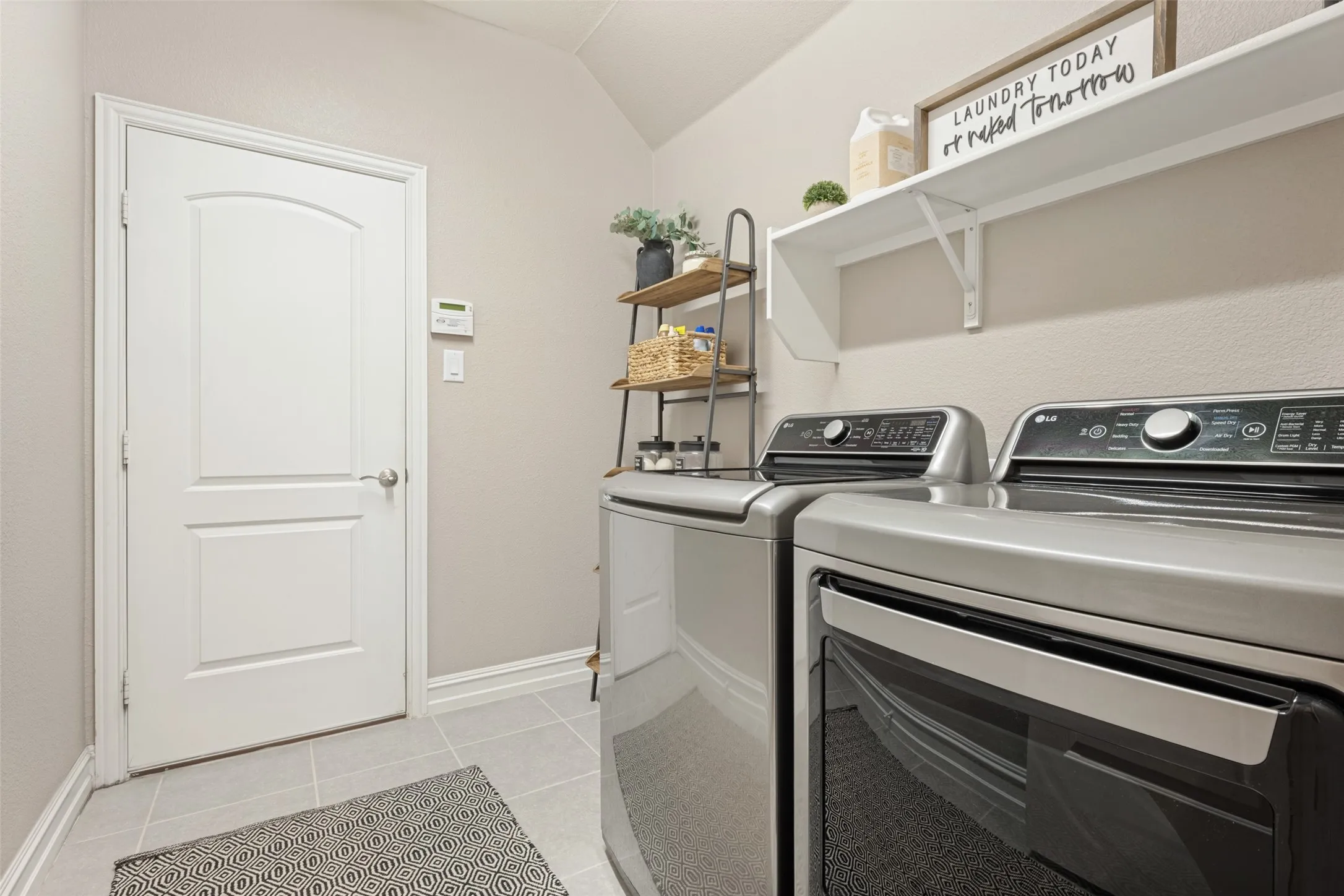 Single Family Residence For Sale in Denton County , 1140 Parkdale Drive, Northlake, Texas 76226, 4 Bedroom, 3 Bathroom, 2 Garage spaces, 3,341 Sqft, built in 2016, mls#21407229, Real Estate Agent in Northlake, Homes For Sale in Denton county, Homes For Sale in Northlake, Realtor in Northlake Texas, Real Estate Brokerage Independent Realty Texas, Luminita Cordes Realtor