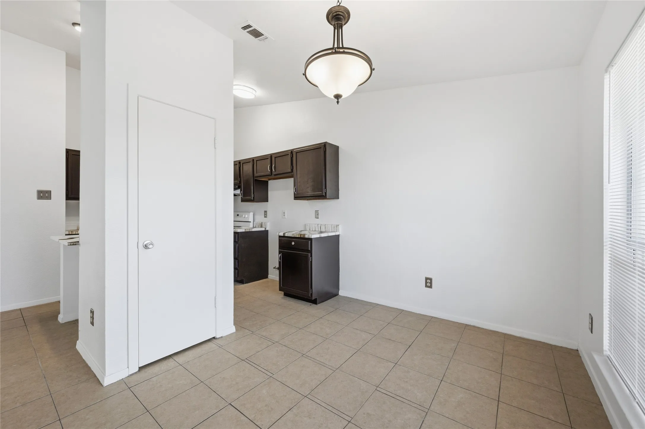 Single Family Residence For Sale in Dallas County , 1524 Abilene Drive, Mesquite, Texas 75150, 2 Bedroom, 2 Bathroom, Garage spaces, 966 Sqft, built in 1983, mls#21408968, Real Estate Agent in Mesquite, Homes For Sale in Dallas county, Homes For Sale in Mesquite, Realtor in Mesquite Texas, Real Estate Brokerage Independent Realty Texas, Luminita Cordes Realtor