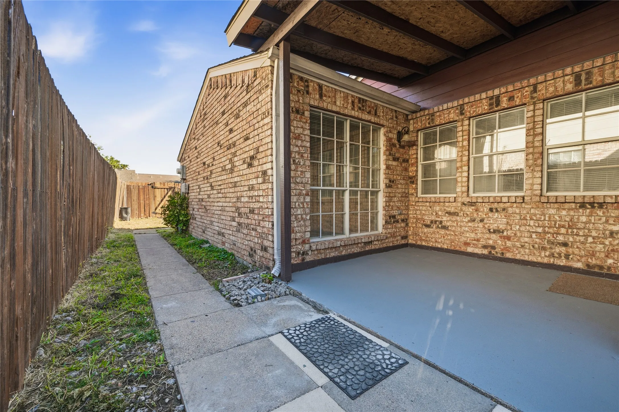 Single Family Residence For Sale in Dallas County , 1524 Abilene Drive, Mesquite, Texas 75150, 2 Bedroom, 2 Bathroom, Garage spaces, 966 Sqft, built in 1983, mls#21408968, Real Estate Agent in Mesquite, Homes For Sale in Dallas county, Homes For Sale in Mesquite, Realtor in Mesquite Texas, Real Estate Brokerage Independent Realty Texas, Luminita Cordes Realtor