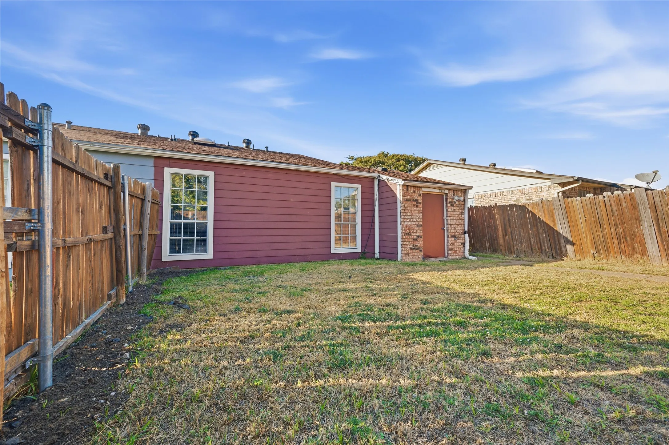 Single Family Residence For Sale in Dallas County , 1524 Abilene Drive, Mesquite, Texas 75150, 2 Bedroom, 2 Bathroom, Garage spaces, 966 Sqft, built in 1983, mls#21408968, Real Estate Agent in Mesquite, Homes For Sale in Dallas county, Homes For Sale in Mesquite, Realtor in Mesquite Texas, Real Estate Brokerage Independent Realty Texas, Luminita Cordes Realtor