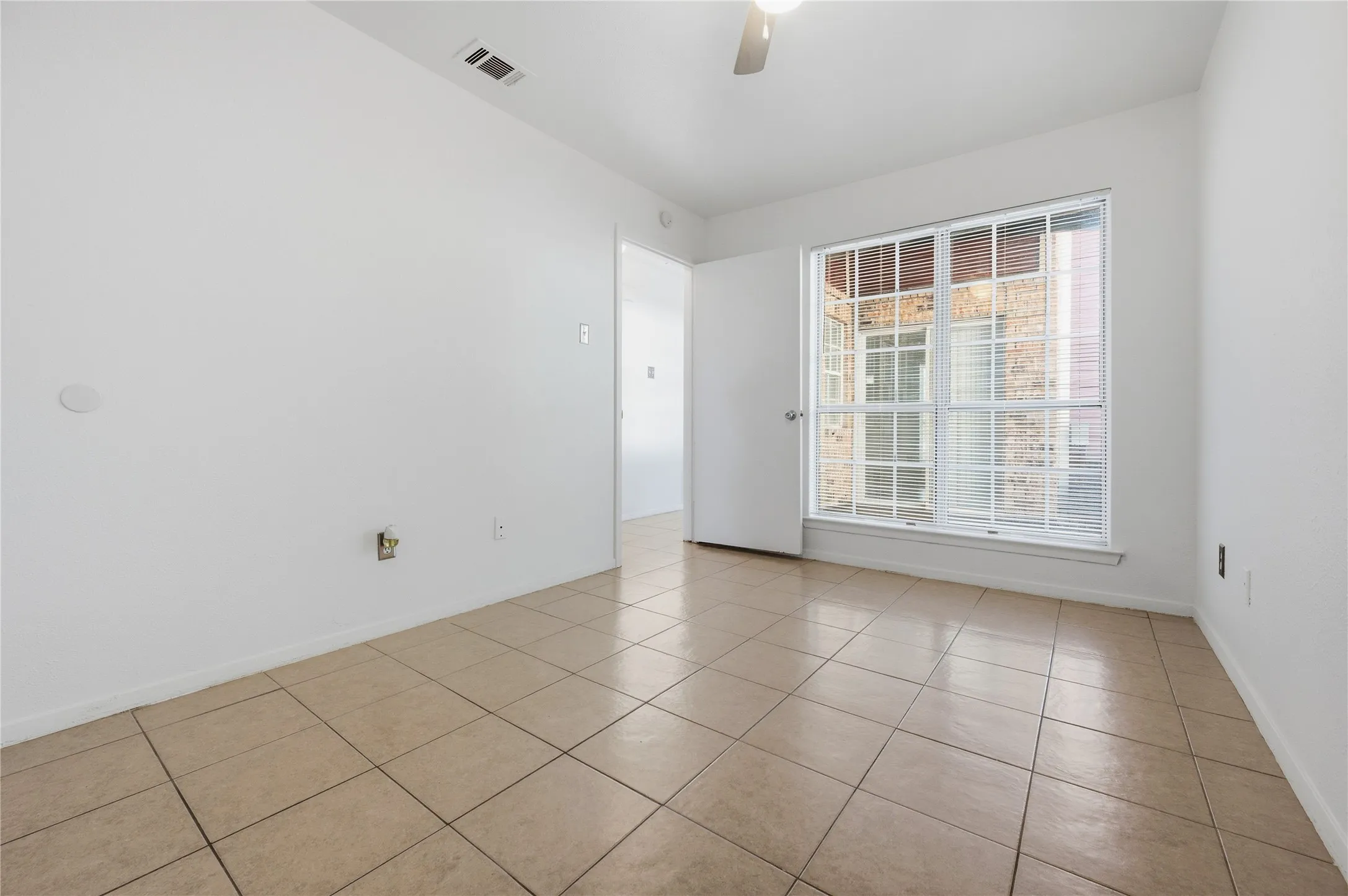 Single Family Residence For Sale in Dallas County , 1524 Abilene Drive, Mesquite, Texas 75150, 2 Bedroom, 2 Bathroom, Garage spaces, 966 Sqft, built in 1983, mls#21408968, Real Estate Agent in Mesquite, Homes For Sale in Dallas county, Homes For Sale in Mesquite, Realtor in Mesquite Texas, Real Estate Brokerage Independent Realty Texas, Luminita Cordes Realtor