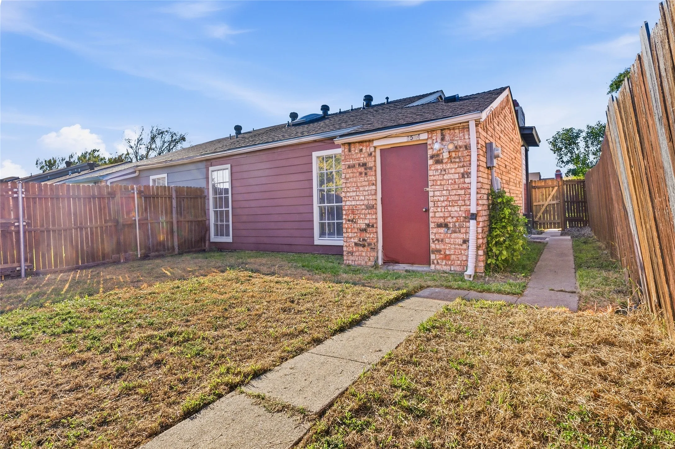 Single Family Residence For Sale in Dallas County , 1524 Abilene Drive, Mesquite, Texas 75150, 2 Bedroom, 2 Bathroom, Garage spaces, 966 Sqft, built in 1983, mls#21408968, Real Estate Agent in Mesquite, Homes For Sale in Dallas county, Homes For Sale in Mesquite, Realtor in Mesquite Texas, Real Estate Brokerage Independent Realty Texas, Luminita Cordes Realtor