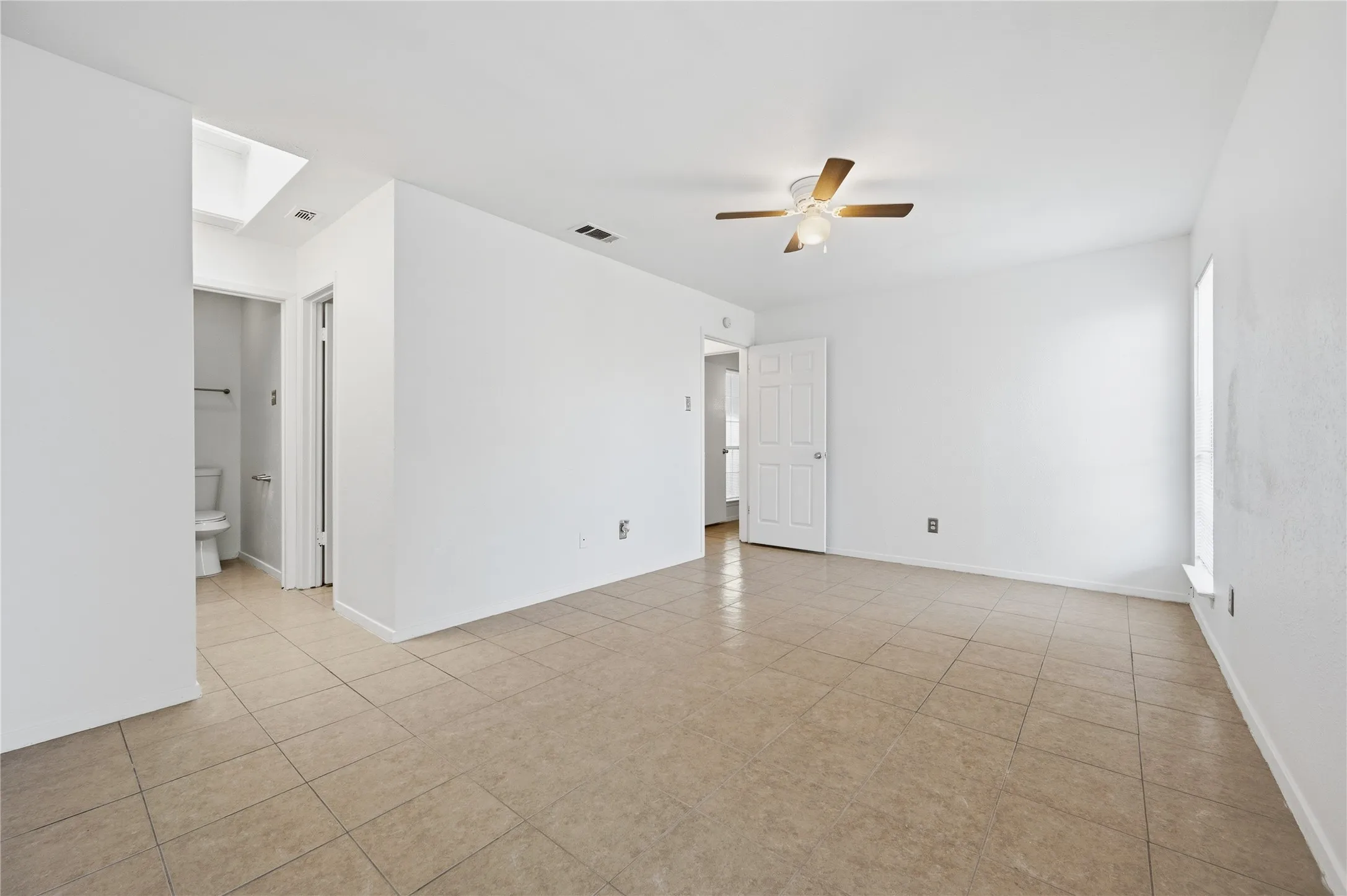 Single Family Residence For Sale in Dallas County , 1524 Abilene Drive, Mesquite, Texas 75150, 2 Bedroom, 2 Bathroom, Garage spaces, 966 Sqft, built in 1983, mls#21408968, Real Estate Agent in Mesquite, Homes For Sale in Dallas county, Homes For Sale in Mesquite, Realtor in Mesquite Texas, Real Estate Brokerage Independent Realty Texas, Luminita Cordes Realtor
