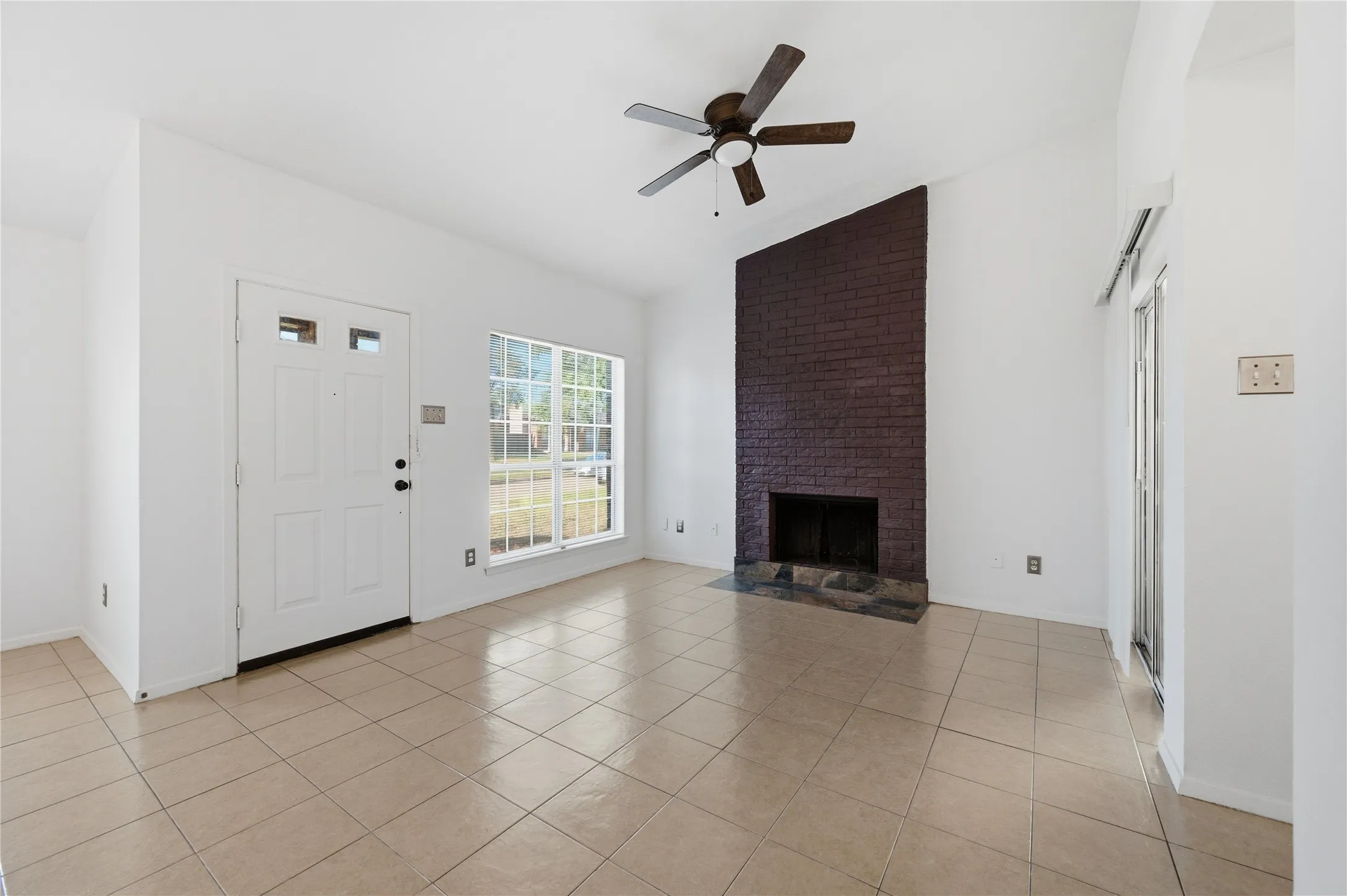 Single Family Residence For Sale in Dallas County , 1524 Abilene Drive, Mesquite, Texas 75150, 2 Bedroom, 2 Bathroom, Garage spaces, 966 Sqft, built in 1983, mls#21408968, Real Estate Agent in Mesquite, Homes For Sale in Dallas county, Homes For Sale in Mesquite, Realtor in Mesquite Texas, Real Estate Brokerage Independent Realty Texas, Luminita Cordes Realtor