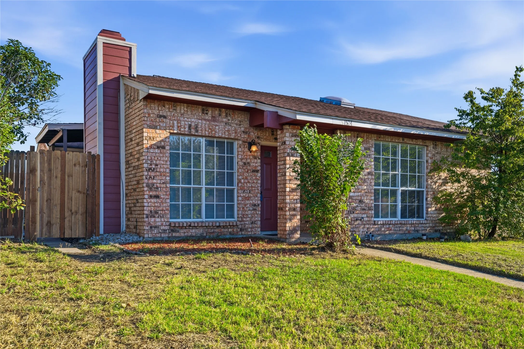 Single Family Residence For Sale in Dallas County , 1524 Abilene Drive, Mesquite, Texas 75150, 2 Bedroom, 2 Bathroom, Garage spaces, 966 Sqft, built in 1983, mls#21408968, Real Estate Agent in Mesquite, Homes For Sale in Dallas county, Homes For Sale in Mesquite, Realtor in Mesquite Texas, Real Estate Brokerage Independent Realty Texas, Luminita Cordes Realtor
