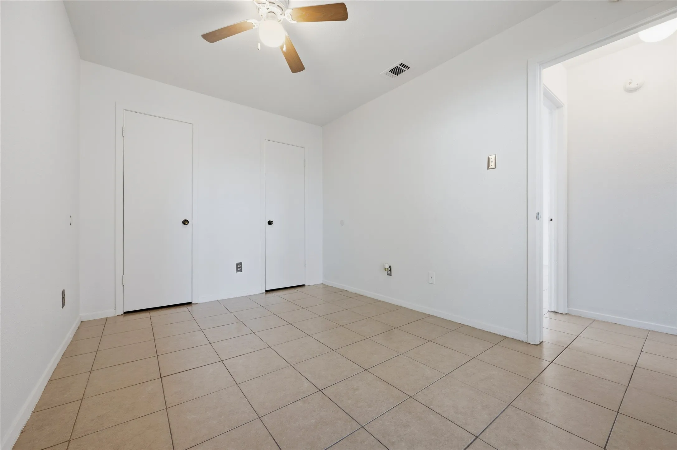 Single Family Residence For Sale in Dallas County , 1524 Abilene Drive, Mesquite, Texas 75150, 2 Bedroom, 2 Bathroom, Garage spaces, 966 Sqft, built in 1983, mls#21408968, Real Estate Agent in Mesquite, Homes For Sale in Dallas county, Homes For Sale in Mesquite, Realtor in Mesquite Texas, Real Estate Brokerage Independent Realty Texas, Luminita Cordes Realtor