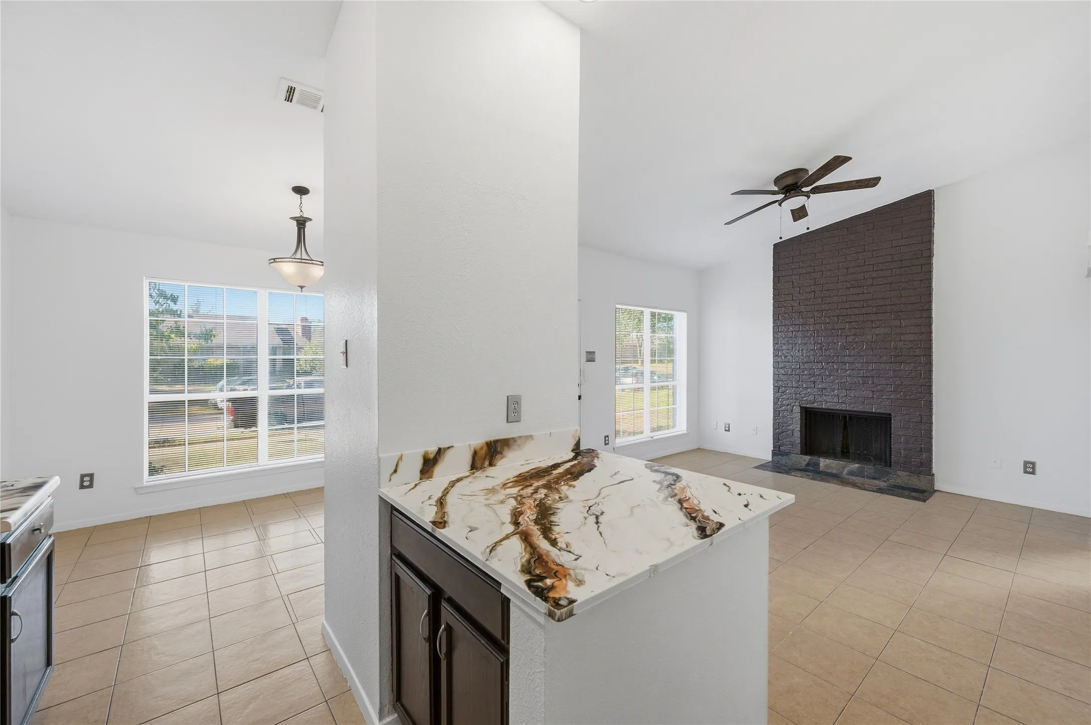 Single Family Residence For Sale in Dallas County , 1524 Abilene Drive, Mesquite, Texas 75150, 2 Bedroom, 2 Bathroom, Garage spaces, 966 Sqft, built in 1983, mls#21408968, Real Estate Agent in Mesquite, Homes For Sale in Dallas county, Homes For Sale in Mesquite, Realtor in Mesquite Texas, Real Estate Brokerage Independent Realty Texas, Luminita Cordes Realtor