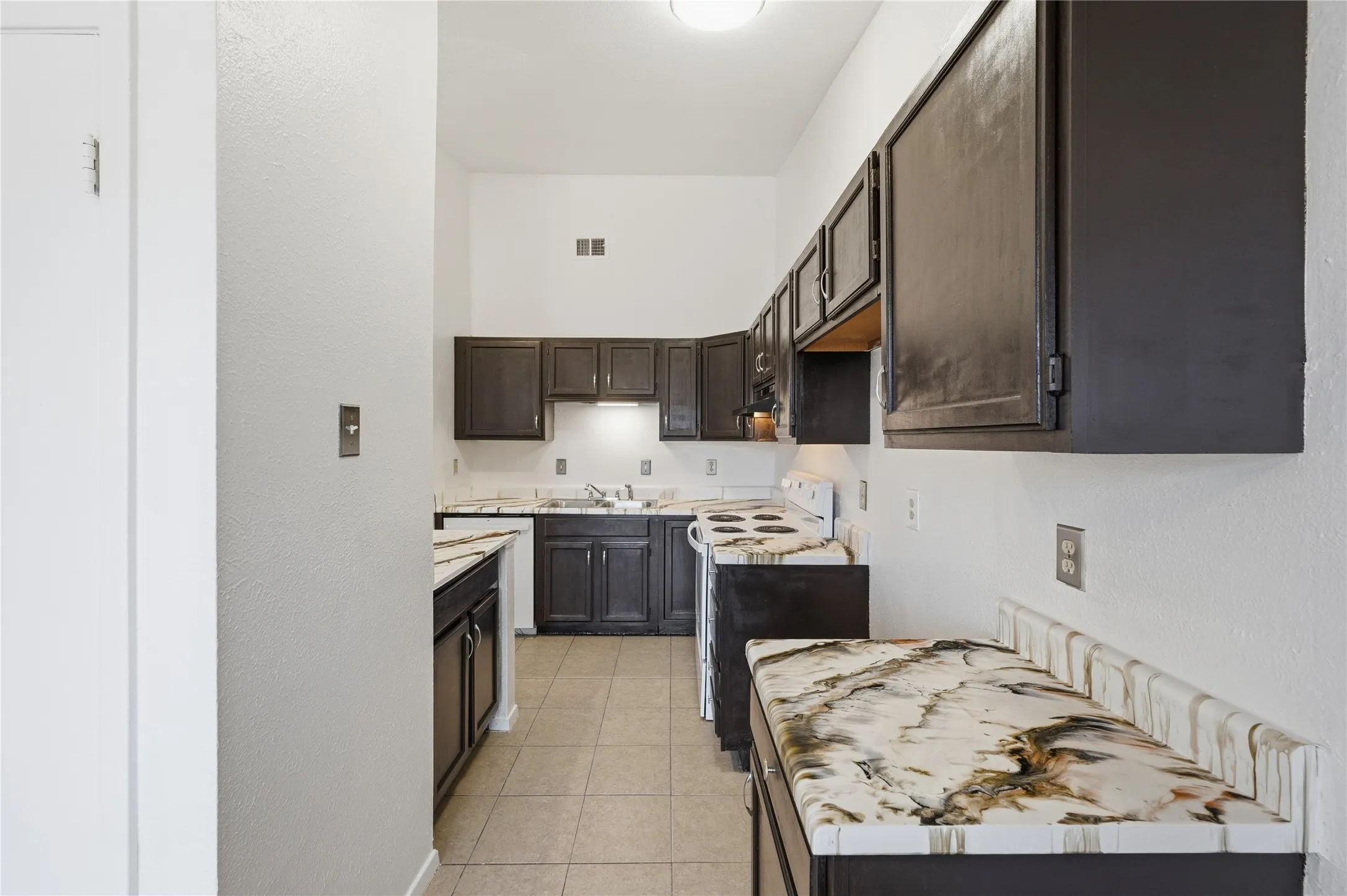 Single Family Residence For Sale in Dallas County , 1524 Abilene Drive, Mesquite, Texas 75150, 2 Bedroom, 2 Bathroom, Garage spaces, 966 Sqft, built in 1983, mls#21408968, Real Estate Agent in Mesquite, Homes For Sale in Dallas county, Homes For Sale in Mesquite, Realtor in Mesquite Texas, Real Estate Brokerage Independent Realty Texas, Luminita Cordes Realtor