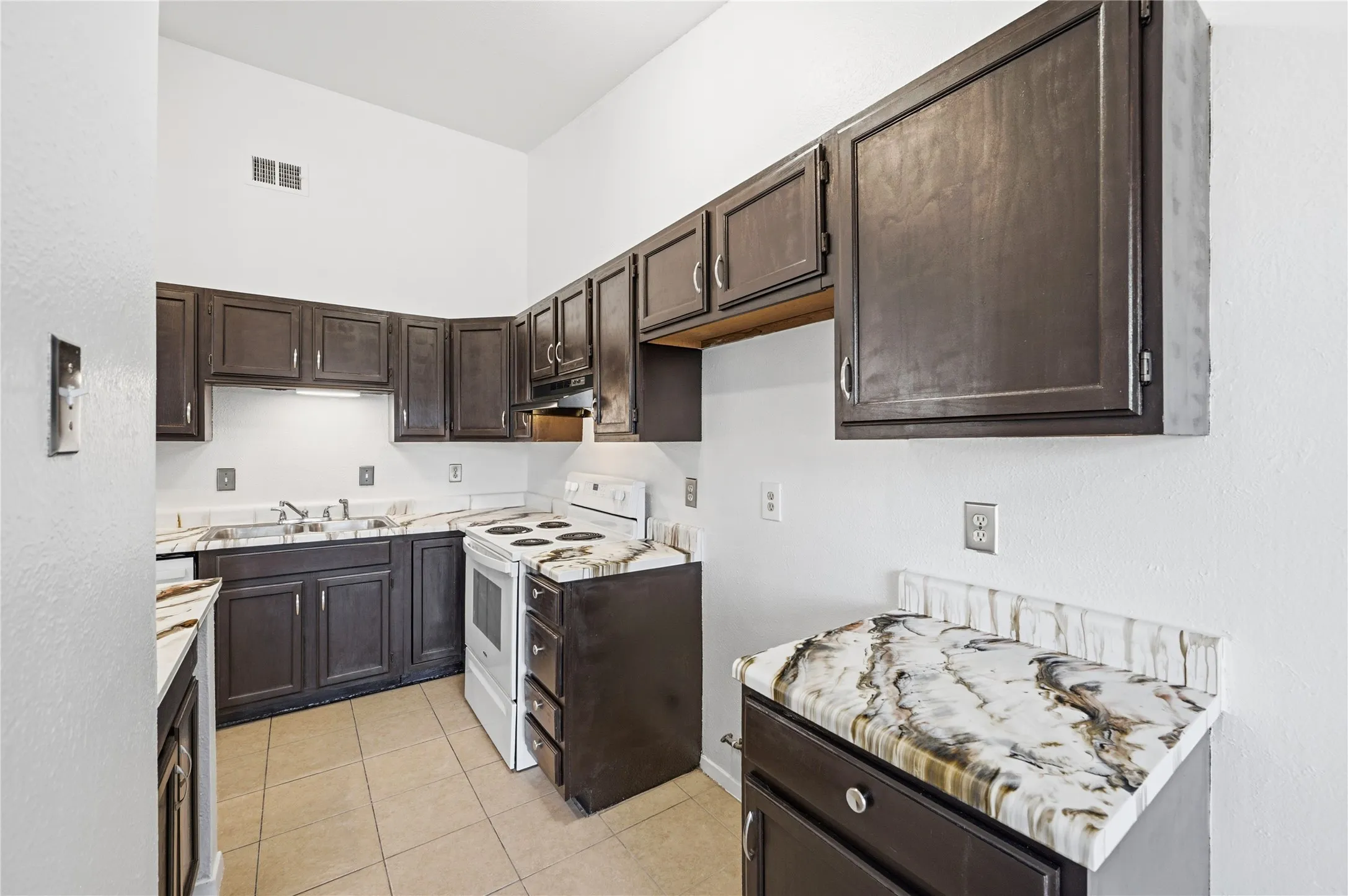 Single Family Residence For Sale in Dallas County , 1524 Abilene Drive, Mesquite, Texas 75150, 2 Bedroom, 2 Bathroom, Garage spaces, 966 Sqft, built in 1983, mls#21408968, Real Estate Agent in Mesquite, Homes For Sale in Dallas county, Homes For Sale in Mesquite, Realtor in Mesquite Texas, Real Estate Brokerage Independent Realty Texas, Luminita Cordes Realtor