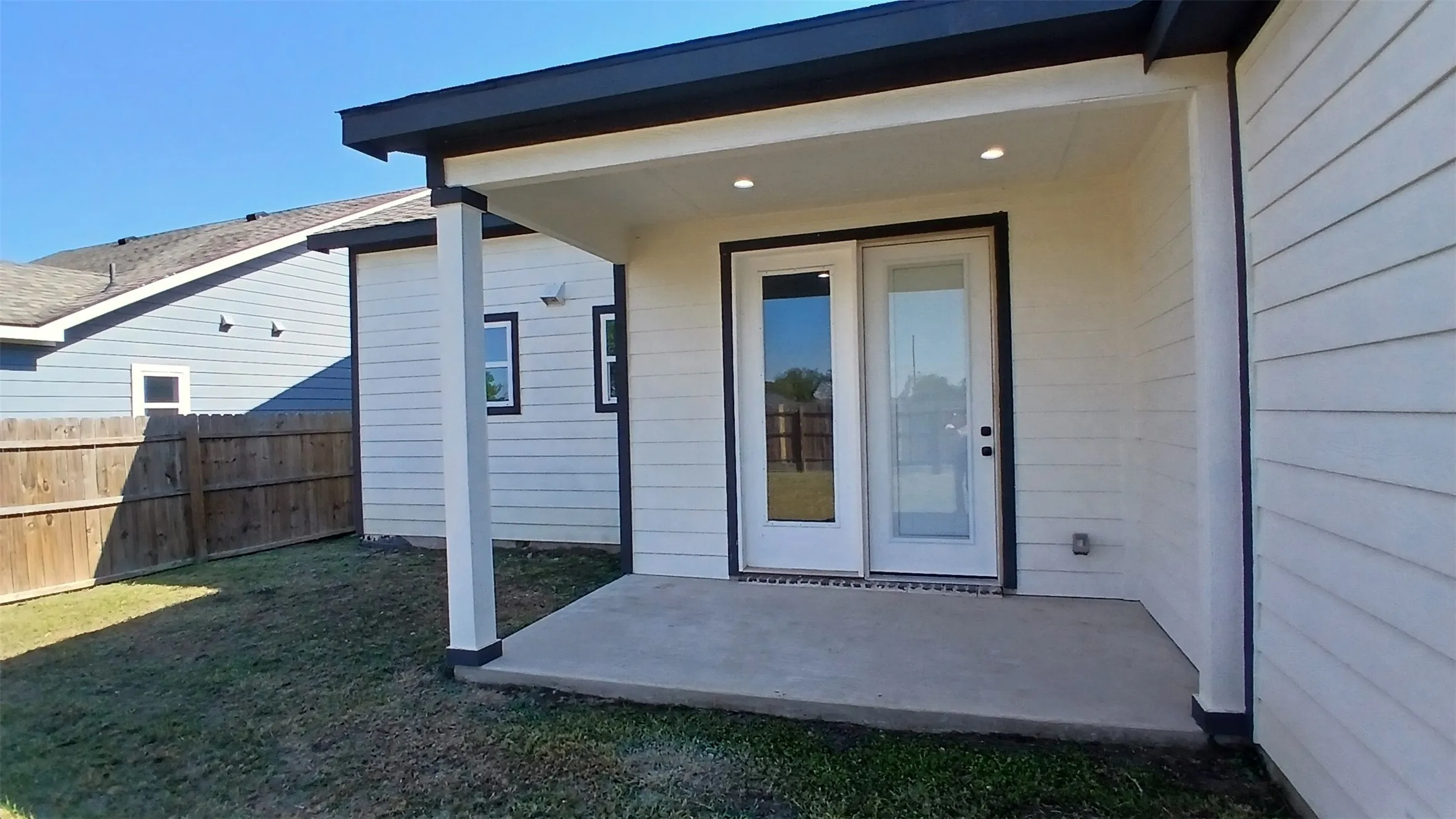 Single Family Residence For Rent in Navarro County , 1700 E 10TH Avenue, Corsicana, Texas 75110, 3 Bedroom, 2 Bathroom, 2 Garage spaces, 1,461 Sqft, built in 2023, mls#21409084, Real Estate Agent in Corsicana, Homes For Rent in Navarro county, Homes For Rent in Corsicana, Realtor in Corsicana Texas, Real Estate Brokerage Independent Realty Texas, Luminita Cordes Realtor
