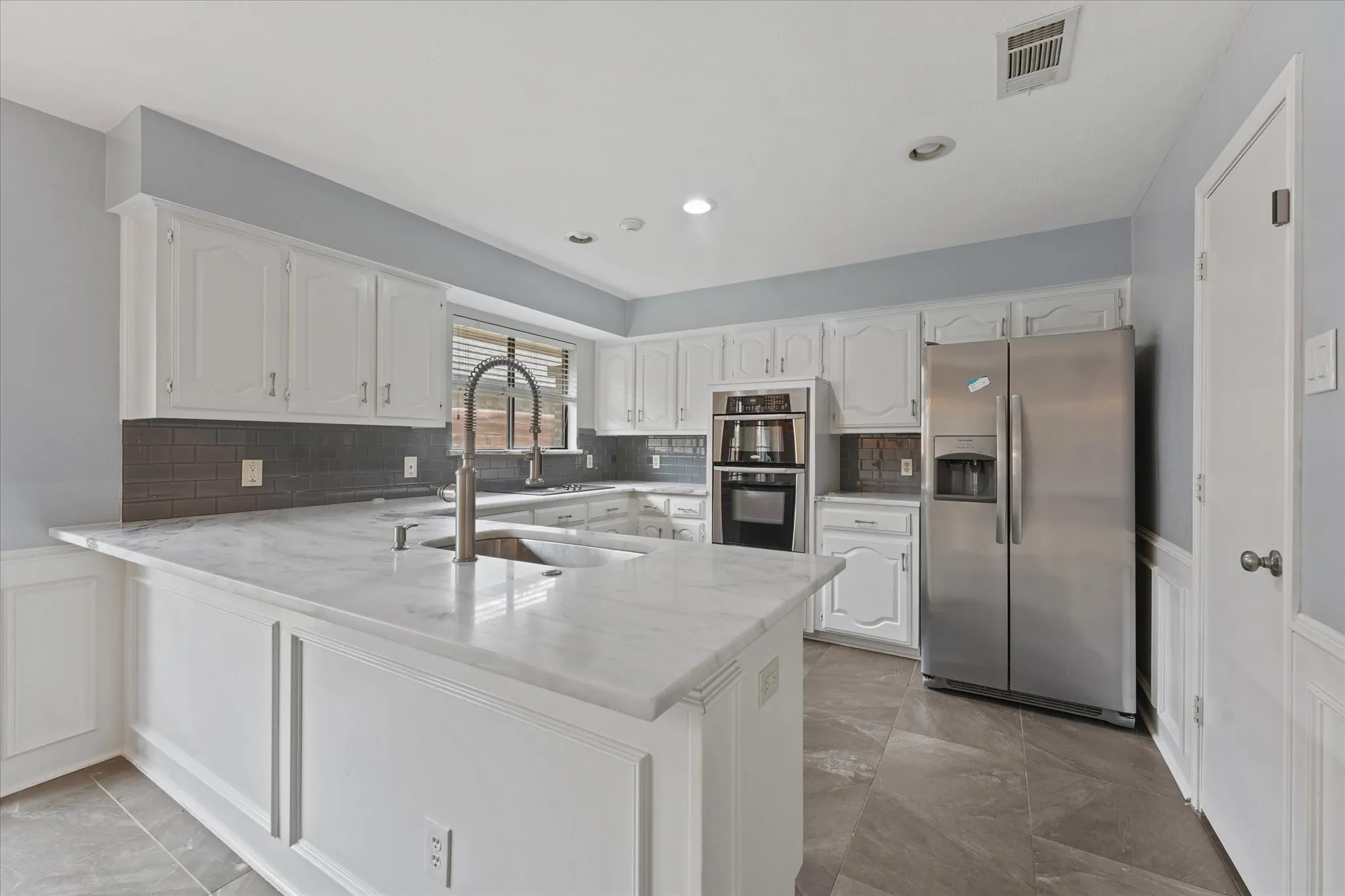 Single Family Residence For Rent in Dallas County , 6620 Robin Willow Court, Dallas, Texas 75248, 4 Bedroom, 3 Bathroom, 2 Garage spaces, 2,680 Sqft, built in 1979, mls#21393975, Real Estate Agent in Dallas, Homes For Rent in Dallas county, Homes For Rent in Dallas, Realtor in Dallas Texas, Real Estate Brokerage Independent Realty Texas, Luminita Cordes Realtor