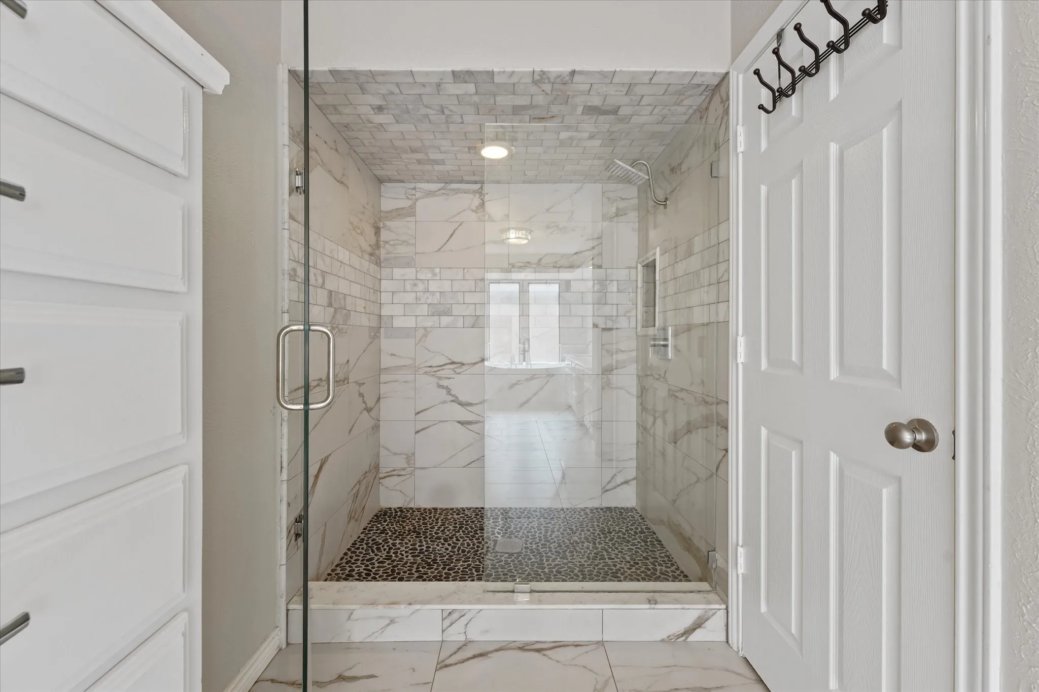 Single Family Residence For Rent in Dallas County , 6620 Robin Willow Court, Dallas, Texas 75248, 4 Bedroom, 3 Bathroom, 2 Garage spaces, 2,680 Sqft, built in 1979, mls#21393975, Real Estate Agent in Dallas, Homes For Rent in Dallas county, Homes For Rent in Dallas, Realtor in Dallas Texas, Real Estate Brokerage Independent Realty Texas, Luminita Cordes Realtor