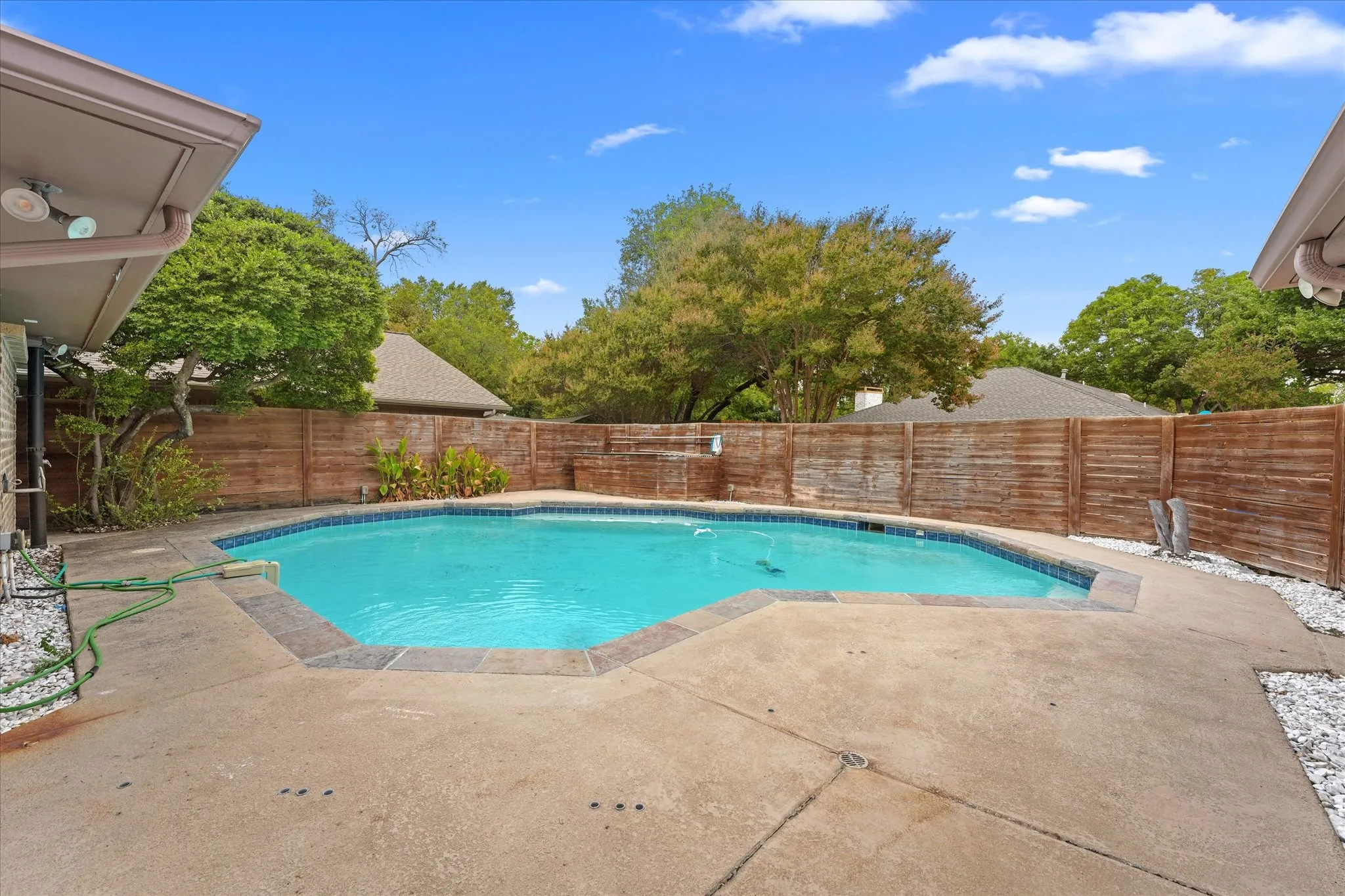 Single Family Residence For Rent in Dallas County , 6620 Robin Willow Court, Dallas, Texas 75248, 4 Bedroom, 3 Bathroom, 2 Garage spaces, 2,680 Sqft, built in 1979, mls#21393975, Real Estate Agent in Dallas, Homes For Rent in Dallas county, Homes For Rent in Dallas, Realtor in Dallas Texas, Real Estate Brokerage Independent Realty Texas, Luminita Cordes Realtor
