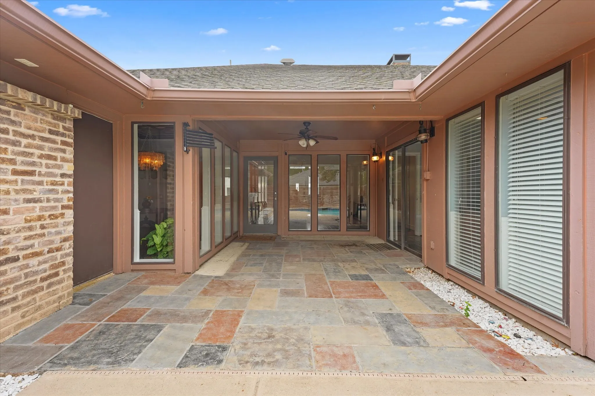 Single Family Residence For Rent in Dallas County , 6620 Robin Willow Court, Dallas, Texas 75248, 4 Bedroom, 3 Bathroom, 2 Garage spaces, 2,680 Sqft, built in 1979, mls#21393975, Real Estate Agent in Dallas, Homes For Rent in Dallas county, Homes For Rent in Dallas, Realtor in Dallas Texas, Real Estate Brokerage Independent Realty Texas, Luminita Cordes Realtor