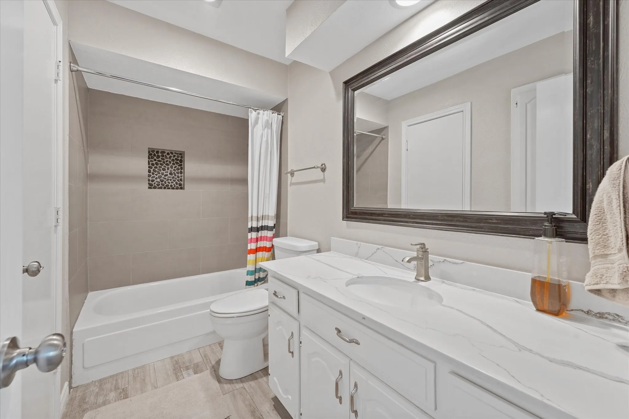 Single Family Residence For Rent in Dallas County , 6620 Robin Willow Court, Dallas, Texas 75248, 4 Bedroom, 3 Bathroom, 2 Garage spaces, 2,680 Sqft, built in 1979, mls#21393975, Real Estate Agent in Dallas, Homes For Rent in Dallas county, Homes For Rent in Dallas, Realtor in Dallas Texas, Real Estate Brokerage Independent Realty Texas, Luminita Cordes Realtor