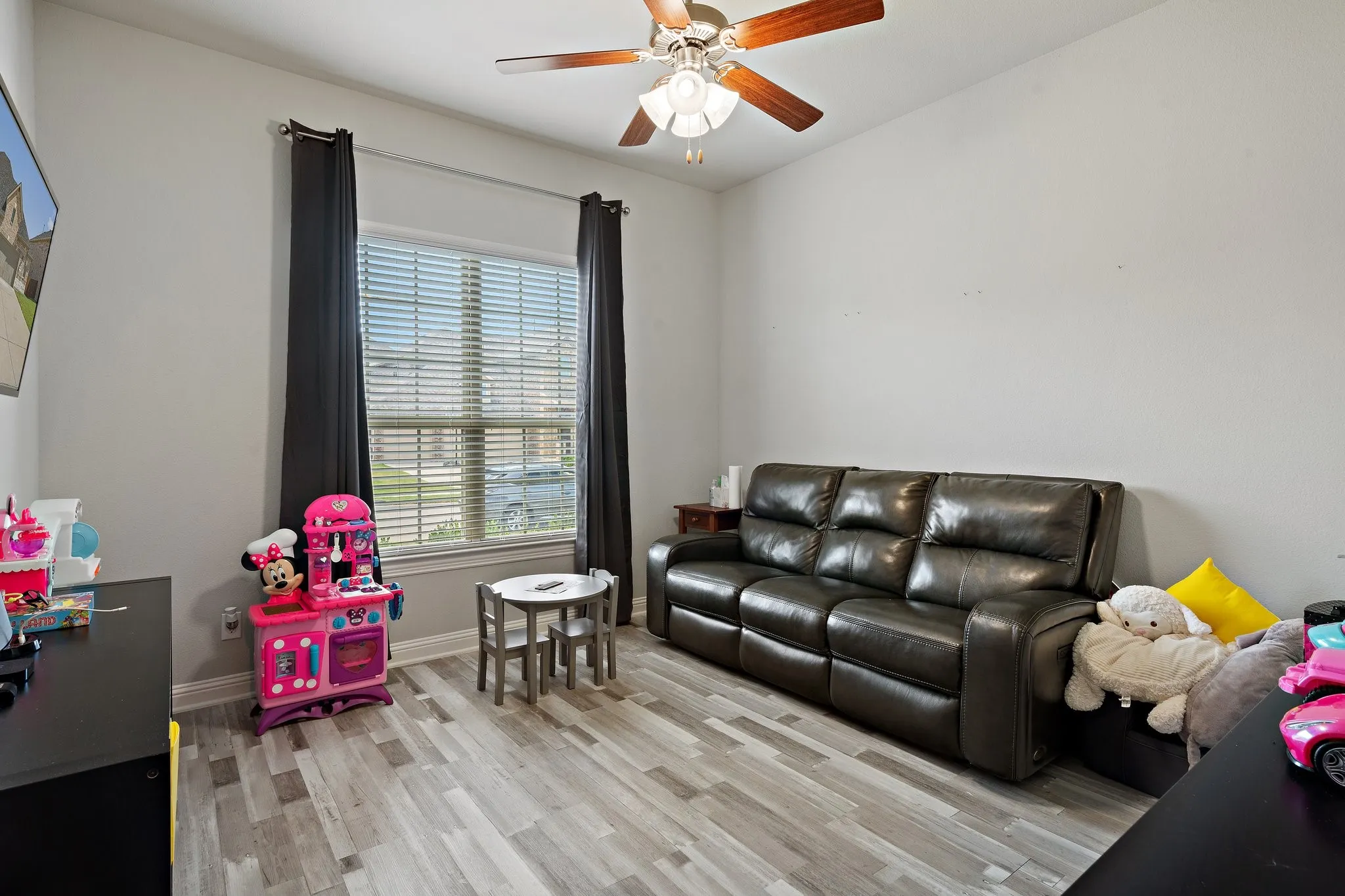 Single Family Residence For Rent in Collin County , 10912 Smithville Place, Mc Kinney, Texas 75071, 4 Bedroom, 3 Bathroom, 2 Garage spaces, 2,434 Sqft, built in 2017, mls#21407958, Real Estate Agent in Mc Kinney, Homes For Rent in Collin county, Homes For Rent in Mc Kinney, Realtor in Mc Kinney Texas, Real Estate Brokerage Independent Realty Texas, Luminita Cordes Realtor