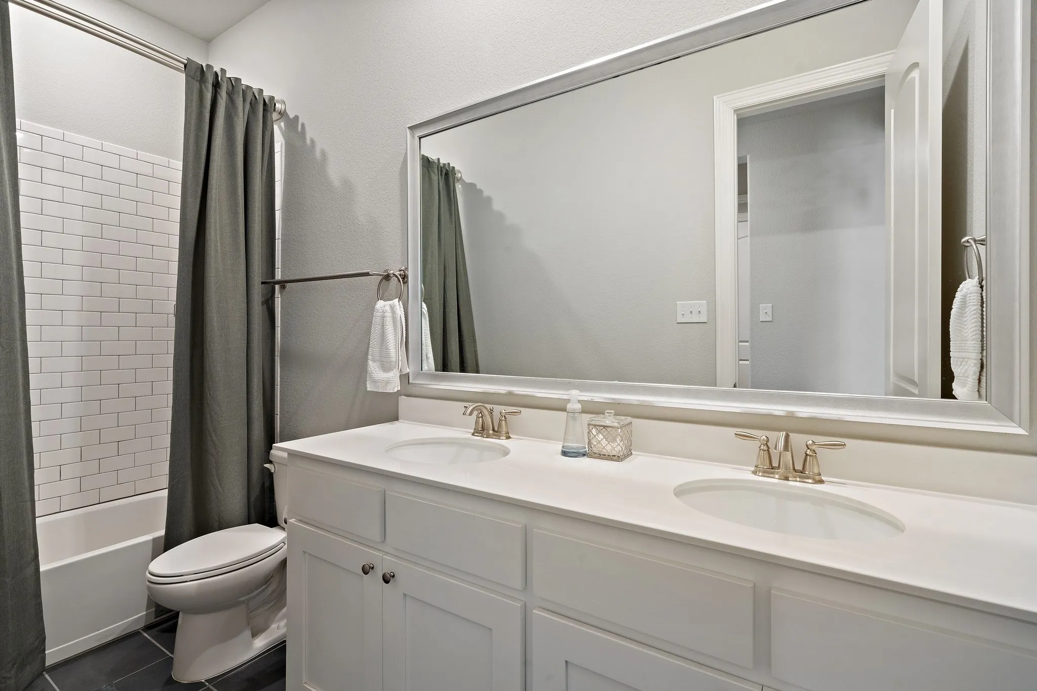 Single Family Residence For Rent in Collin County , 10912 Smithville Place, Mc Kinney, Texas 75071, 4 Bedroom, 3 Bathroom, 2 Garage spaces, 2,434 Sqft, built in 2017, mls#21407958, Real Estate Agent in Mc Kinney, Homes For Rent in Collin county, Homes For Rent in Mc Kinney, Realtor in Mc Kinney Texas, Real Estate Brokerage Independent Realty Texas, Luminita Cordes Realtor