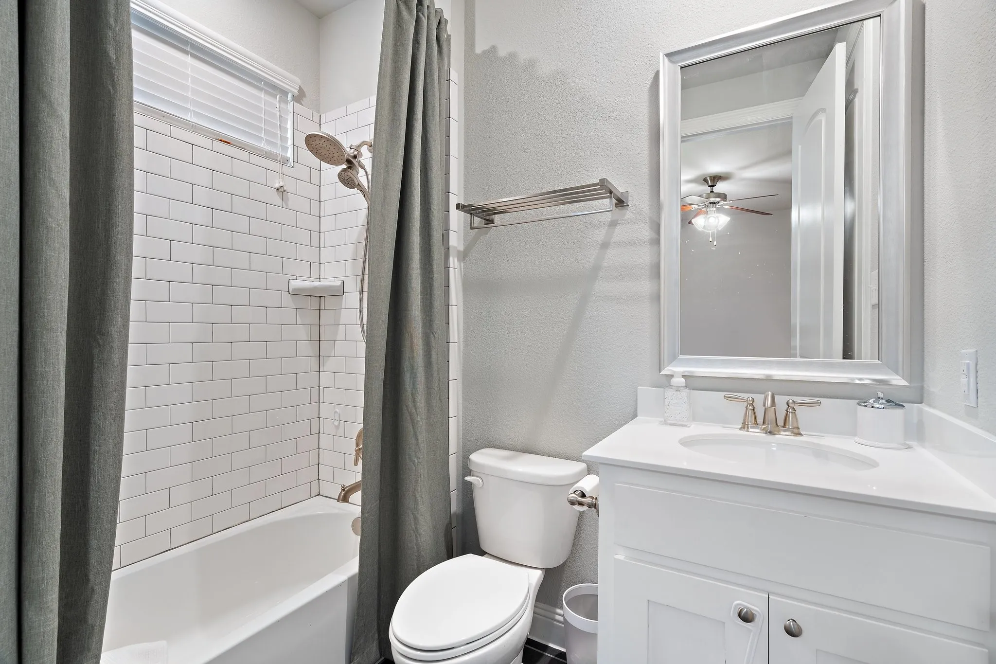 Single Family Residence For Rent in Collin County , 10912 Smithville Place, Mc Kinney, Texas 75071, 4 Bedroom, 3 Bathroom, 2 Garage spaces, 2,434 Sqft, built in 2017, mls#21407958, Real Estate Agent in Mc Kinney, Homes For Rent in Collin county, Homes For Rent in Mc Kinney, Realtor in Mc Kinney Texas, Real Estate Brokerage Independent Realty Texas, Luminita Cordes Realtor