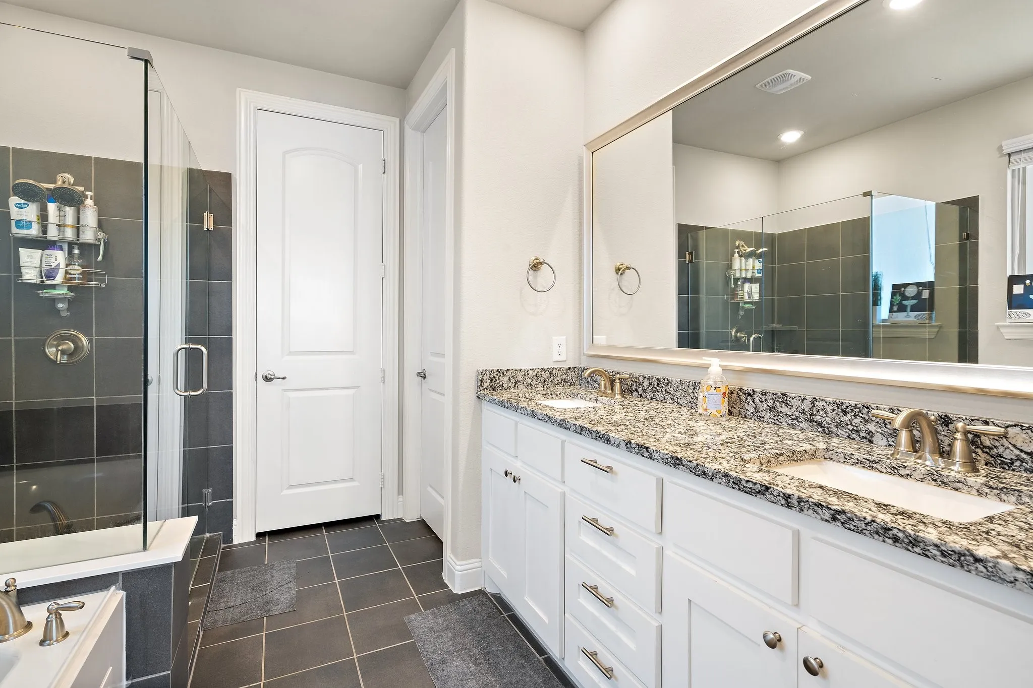 Single Family Residence For Rent in Collin County , 10912 Smithville Place, Mc Kinney, Texas 75071, 4 Bedroom, 3 Bathroom, 2 Garage spaces, 2,434 Sqft, built in 2017, mls#21407958, Real Estate Agent in Mc Kinney, Homes For Rent in Collin county, Homes For Rent in Mc Kinney, Realtor in Mc Kinney Texas, Real Estate Brokerage Independent Realty Texas, Luminita Cordes Realtor