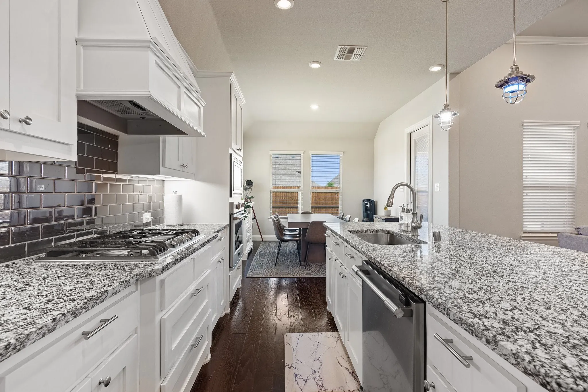 Single Family Residence For Rent in Collin County , 10912 Smithville Place, Mc Kinney, Texas 75071, 4 Bedroom, 3 Bathroom, 2 Garage spaces, 2,434 Sqft, built in 2017, mls#21407958, Real Estate Agent in Mc Kinney, Homes For Rent in Collin county, Homes For Rent in Mc Kinney, Realtor in Mc Kinney Texas, Real Estate Brokerage Independent Realty Texas, Luminita Cordes Realtor