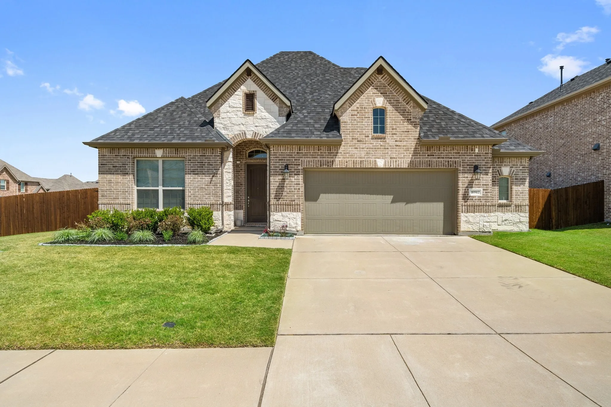 Single Family Residence For Rent in Collin County , 10912 Smithville Place, Mc Kinney, Texas 75071, 4 Bedroom, 3 Bathroom, 2 Garage spaces, 2,434 Sqft, built in 2017, mls#21407958, Real Estate Agent in Mc Kinney, Homes For Rent in Collin county, Homes For Rent in Mc Kinney, Realtor in Mc Kinney Texas, Real Estate Brokerage Independent Realty Texas, Luminita Cordes Realtor