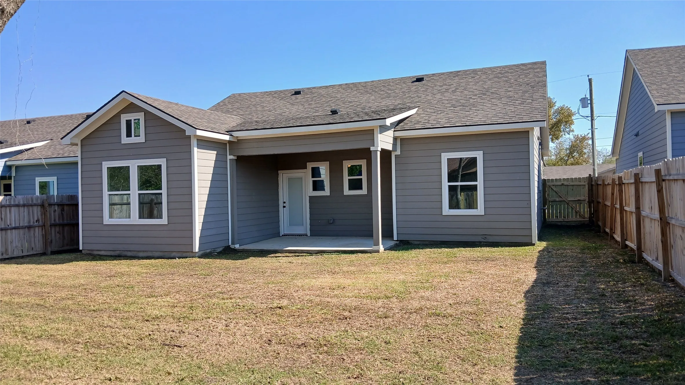 Single Family Residence For Rent in Navarro County , 1704 E 10TH Avenue, Corsicana, Texas 75110, 3 Bedroom, 2 Bathroom, 2 Garage spaces, 1,441 Sqft, built in 2023, mls#21409090, Real Estate Agent in Corsicana, Homes For Rent in Navarro county, Homes For Rent in Corsicana, Realtor in Corsicana Texas, Real Estate Brokerage Independent Realty Texas, Luminita Cordes Realtor