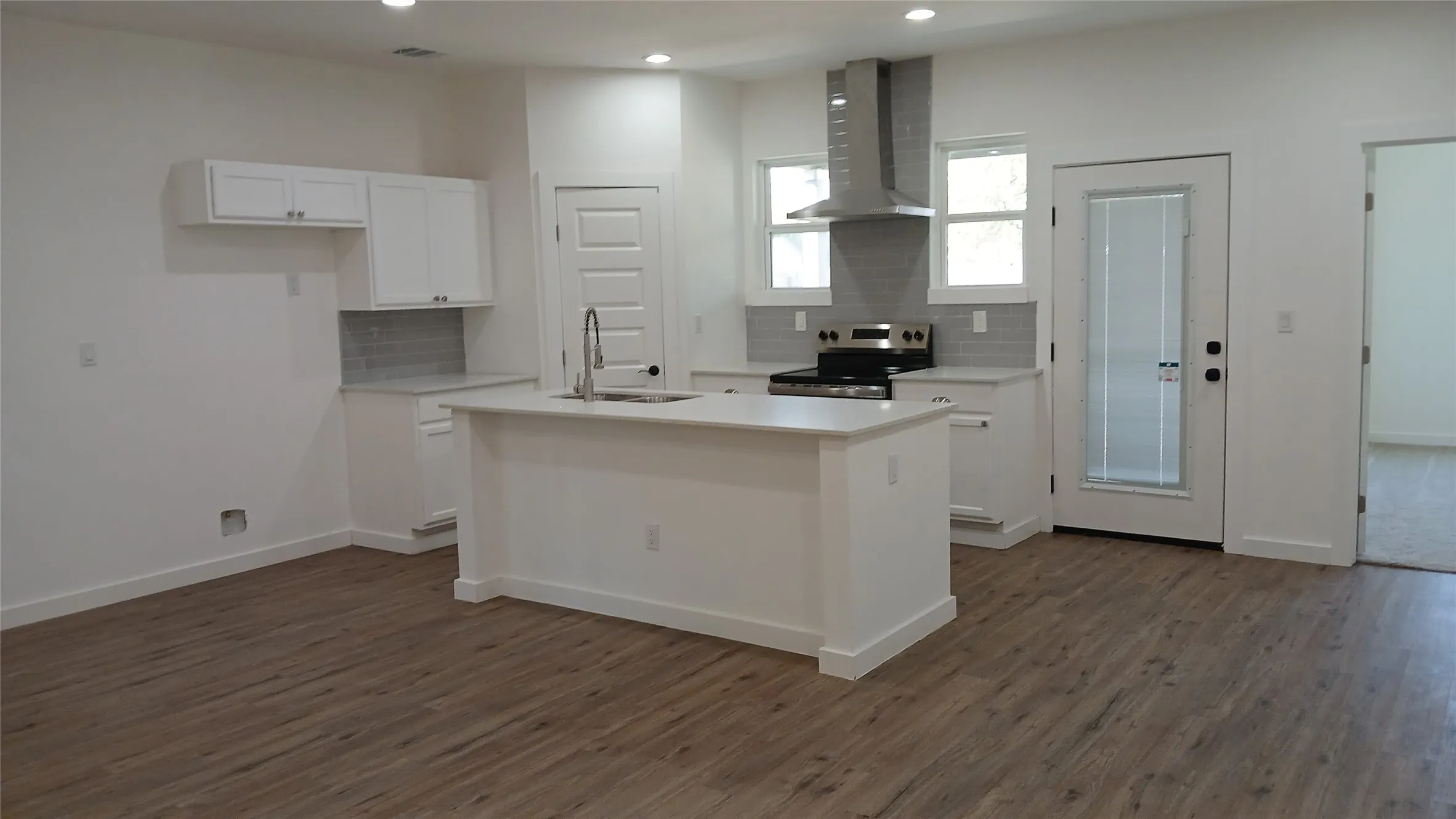 Single Family Residence For Rent in Navarro County , 1704 E 10TH Avenue, Corsicana, Texas 75110, 3 Bedroom, 2 Bathroom, 2 Garage spaces, 1,441 Sqft, built in 2023, mls#21409090, Real Estate Agent in Corsicana, Homes For Rent in Navarro county, Homes For Rent in Corsicana, Realtor in Corsicana Texas, Real Estate Brokerage Independent Realty Texas, Luminita Cordes Realtor