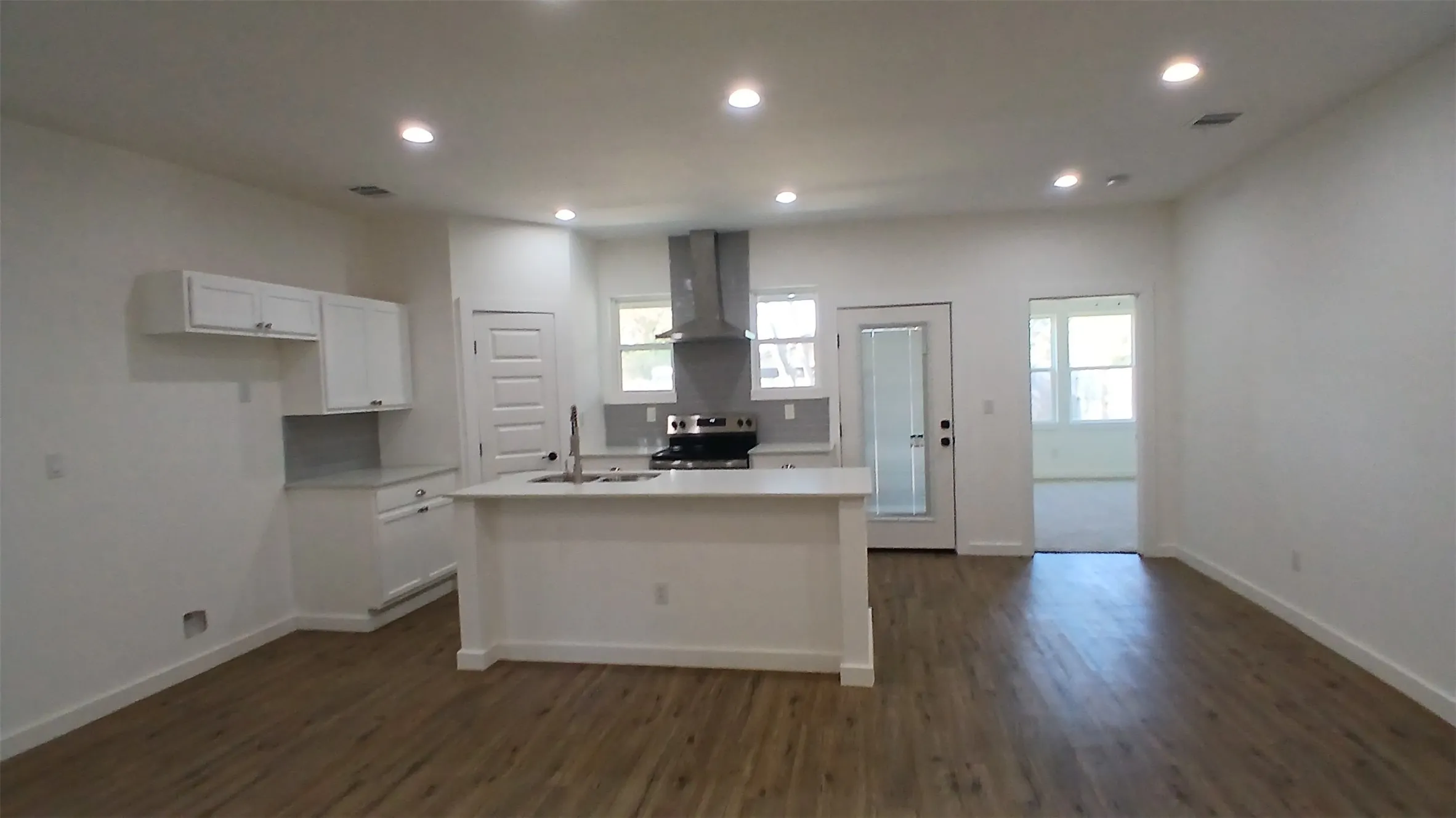 Single Family Residence For Rent in Navarro County , 1704 E 10TH Avenue, Corsicana, Texas 75110, 3 Bedroom, 2 Bathroom, 2 Garage spaces, 1,441 Sqft, built in 2023, mls#21409090, Real Estate Agent in Corsicana, Homes For Rent in Navarro county, Homes For Rent in Corsicana, Realtor in Corsicana Texas, Real Estate Brokerage Independent Realty Texas, Luminita Cordes Realtor