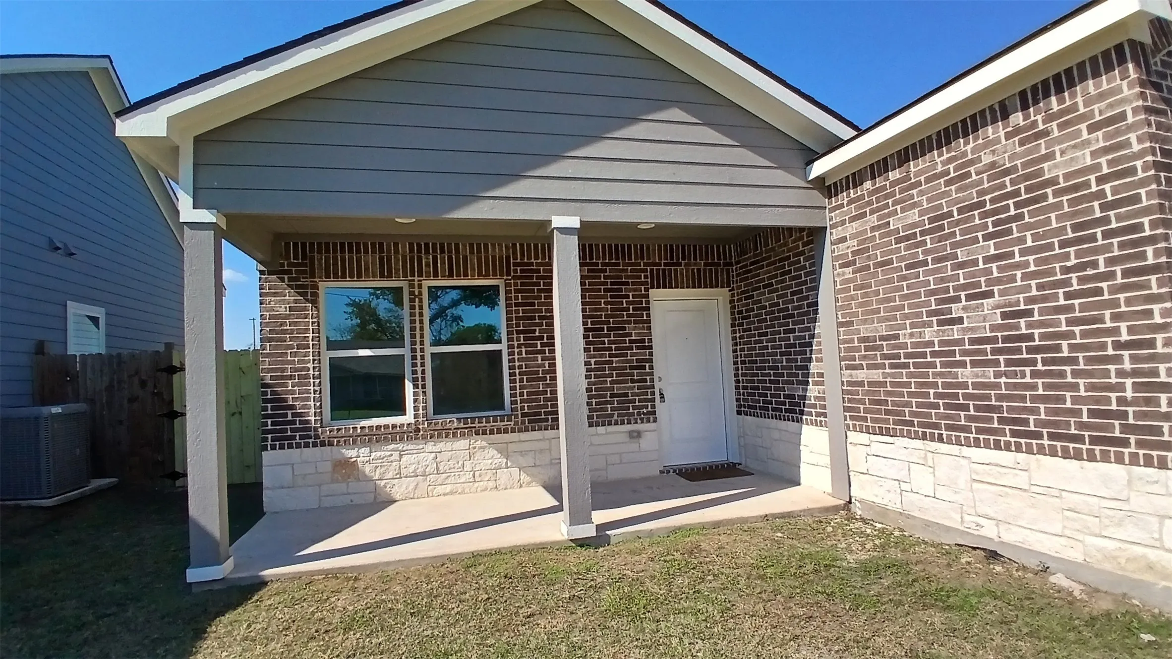 Single Family Residence For Rent in Navarro County , 1704 E 10TH Avenue, Corsicana, Texas 75110, 3 Bedroom, 2 Bathroom, 2 Garage spaces, 1,441 Sqft, built in 2023, mls#21409090, Real Estate Agent in Corsicana, Homes For Rent in Navarro county, Homes For Rent in Corsicana, Realtor in Corsicana Texas, Real Estate Brokerage Independent Realty Texas, Luminita Cordes Realtor