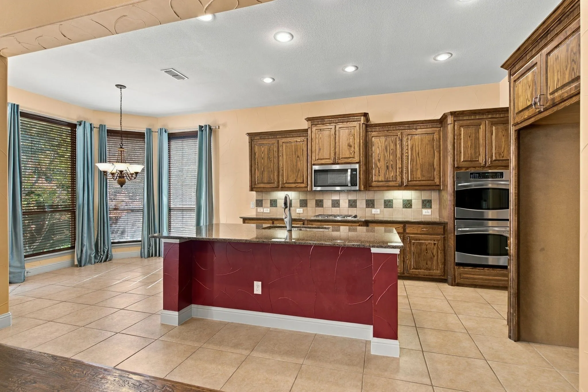 Casual Dining, Lots of cabinat space.  Note double overs!