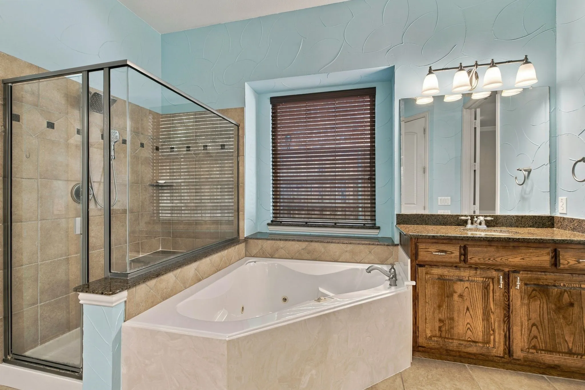 Generous sized tub.