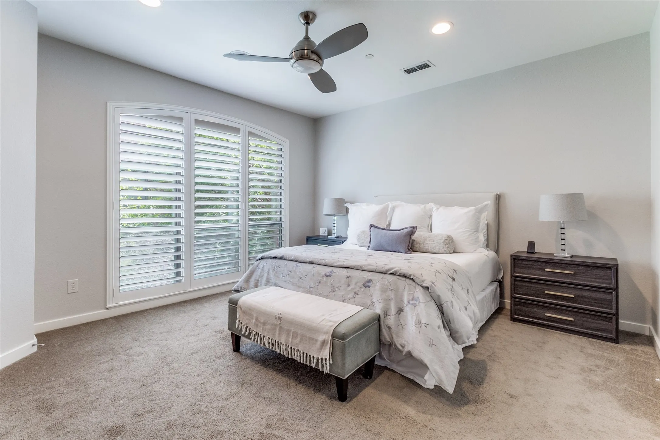 Condominium For Rent in Dallas County , 2411 N Hall Street 31, Dallas, Texas 75204, 2 Bedroom, 3 Bathroom, 2 Garage spaces, 1,810 Sqft, built in 2006, mls#21408974, Real Estate Agent in Dallas, Homes For Rent in Dallas county, Homes For Rent in Dallas, Realtor in Dallas Texas, Real Estate Brokerage Independent Realty Texas, Luminita Cordes Realtor