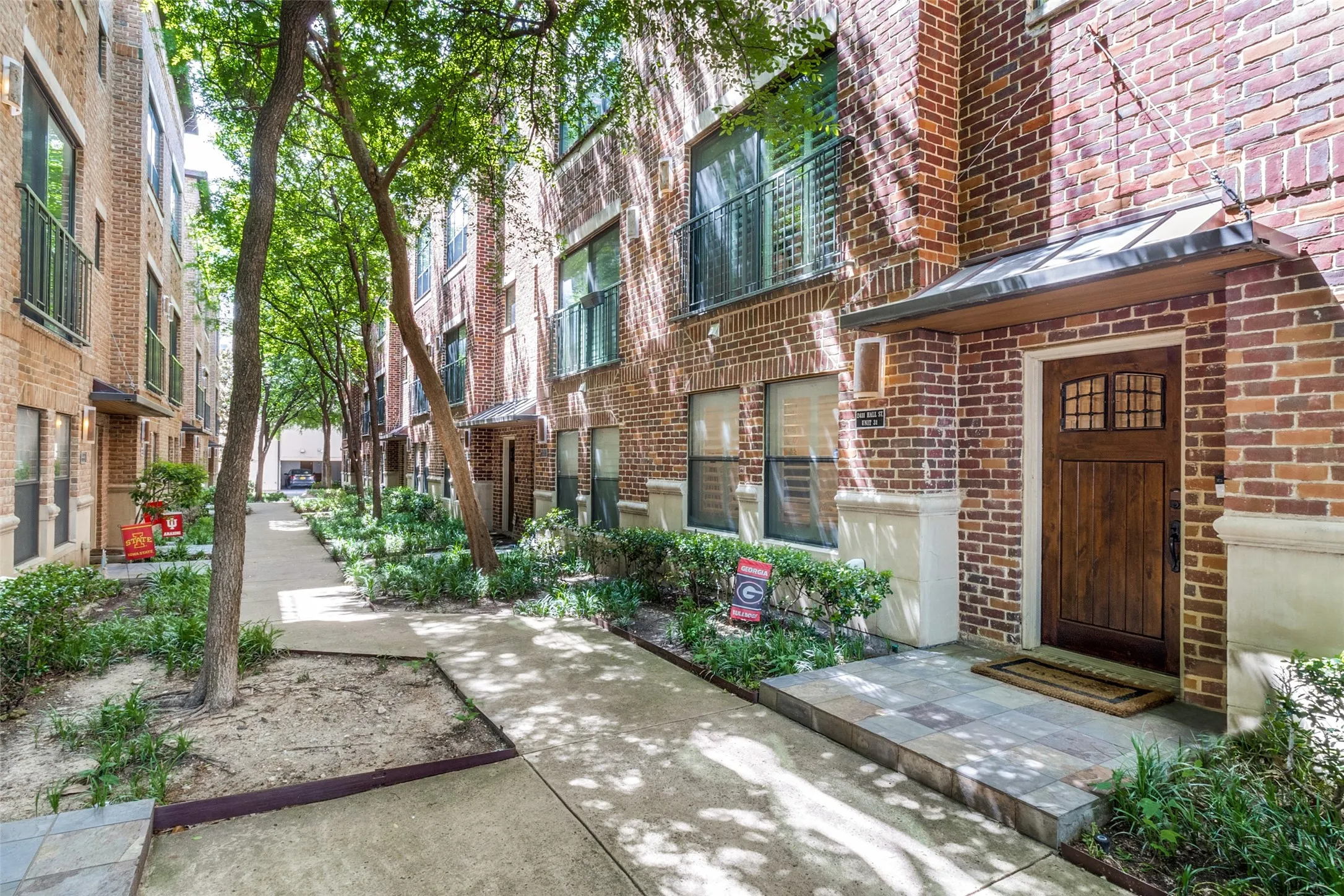 Condominium For Rent in Dallas County , 2411 N Hall Street 31, Dallas, Texas 75204, 2 Bedroom, 3 Bathroom, 2 Garage spaces, 1,810 Sqft, built in 2006, mls#21408974, Real Estate Agent in Dallas, Homes For Rent in Dallas county, Homes For Rent in Dallas, Realtor in Dallas Texas, Real Estate Brokerage Independent Realty Texas, Luminita Cordes Realtor
