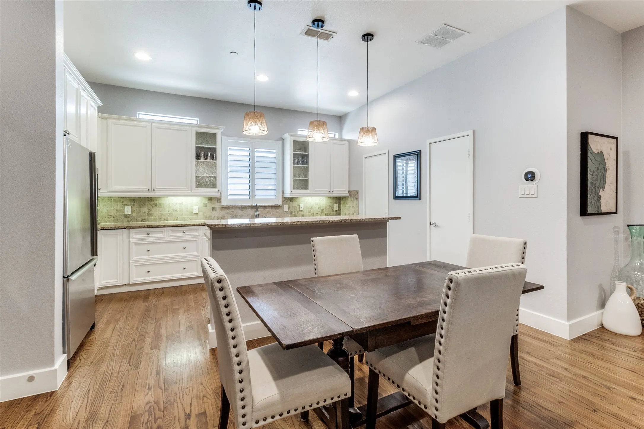 Condominium For Rent in Dallas County , 2411 N Hall Street 31, Dallas, Texas 75204, 2 Bedroom, 3 Bathroom, 2 Garage spaces, 1,810 Sqft, built in 2006, mls#21408974, Real Estate Agent in Dallas, Homes For Rent in Dallas county, Homes For Rent in Dallas, Realtor in Dallas Texas, Real Estate Brokerage Independent Realty Texas, Luminita Cordes Realtor
