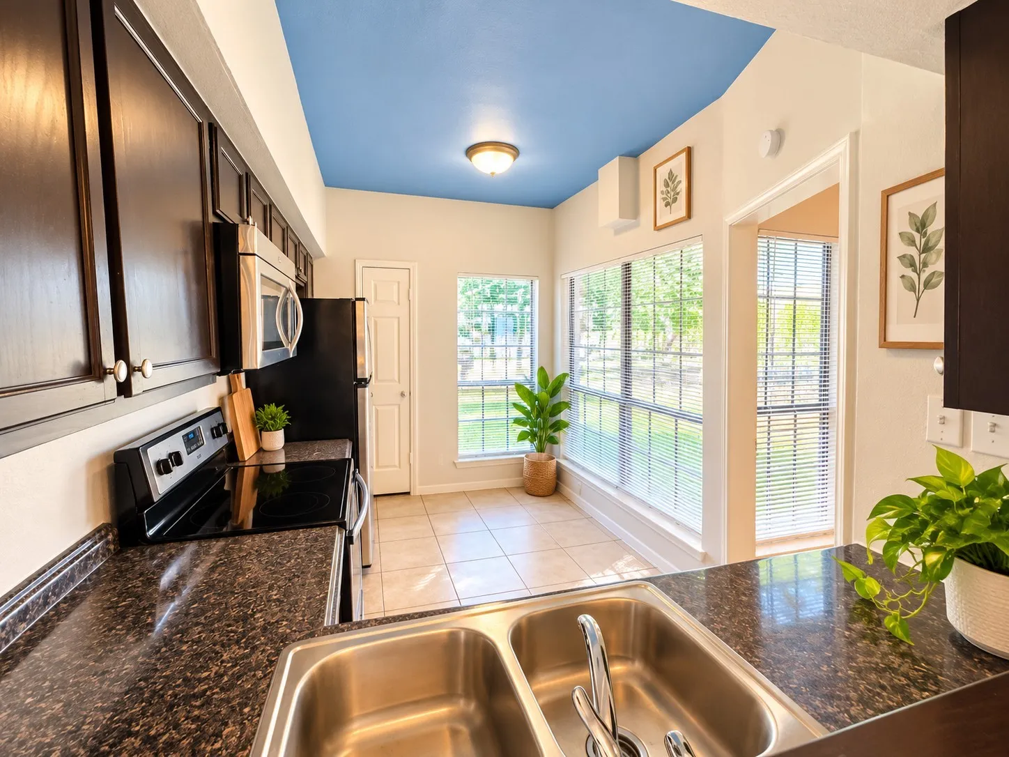 Condominium For Sale in Dallas County , 9601 Forest Lane 512, Dallas, Texas 75243, 1 Bedroom, 1 Bathroom, Garage spaces, 675 Sqft, built in 1983, mls#21407978, Real Estate Agent in Dallas, Homes For Sale in Dallas county, Homes For Sale in Dallas, Realtor in Dallas Texas, Real Estate Brokerage Independent Realty Texas, Luminita Cordes Realtor
