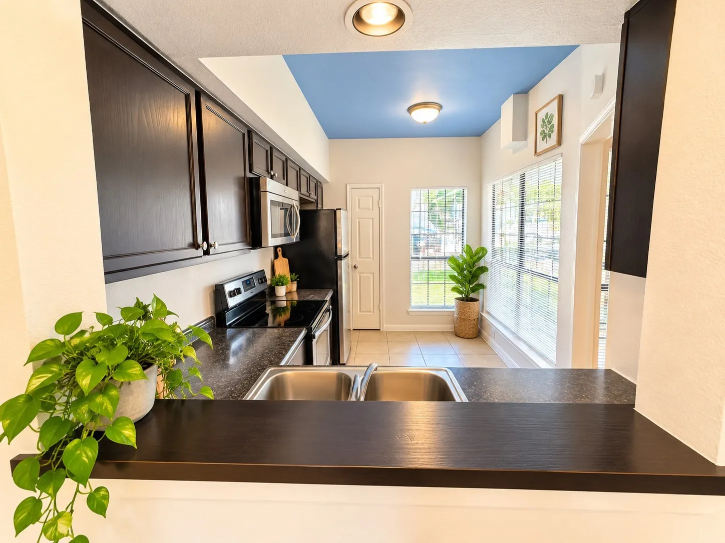 Condominium For Sale in Dallas County , 9601 Forest Lane 512, Dallas, Texas 75243, 1 Bedroom, 1 Bathroom, Garage spaces, 675 Sqft, built in 1983, mls#21407978, Real Estate Agent in Dallas, Homes For Sale in Dallas county, Homes For Sale in Dallas, Realtor in Dallas Texas, Real Estate Brokerage Independent Realty Texas, Luminita Cordes Realtor
