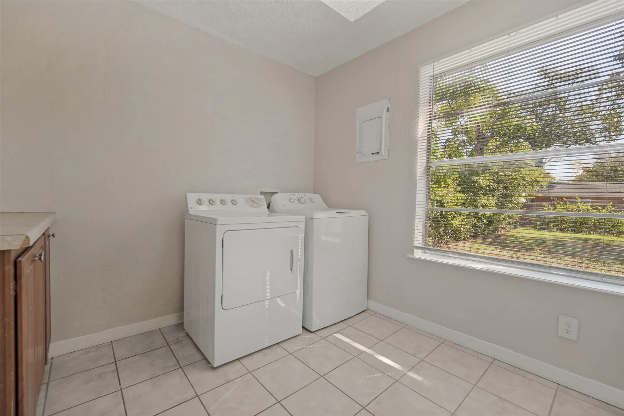 Single Family Residence For Rent in Dallas County , 10618 Sylvia Drive, Dallas, Texas 75228, 2 Bedroom, 1 Bathroom, Garage spaces, 1,077 Sqft, built in 1951, mls#21381931, Real Estate Agent in Dallas, Homes For Rent in Dallas county, Homes For Rent in Dallas, Realtor in Dallas Texas, Real Estate Brokerage Independent Realty Texas, Luminita Cordes Realtor