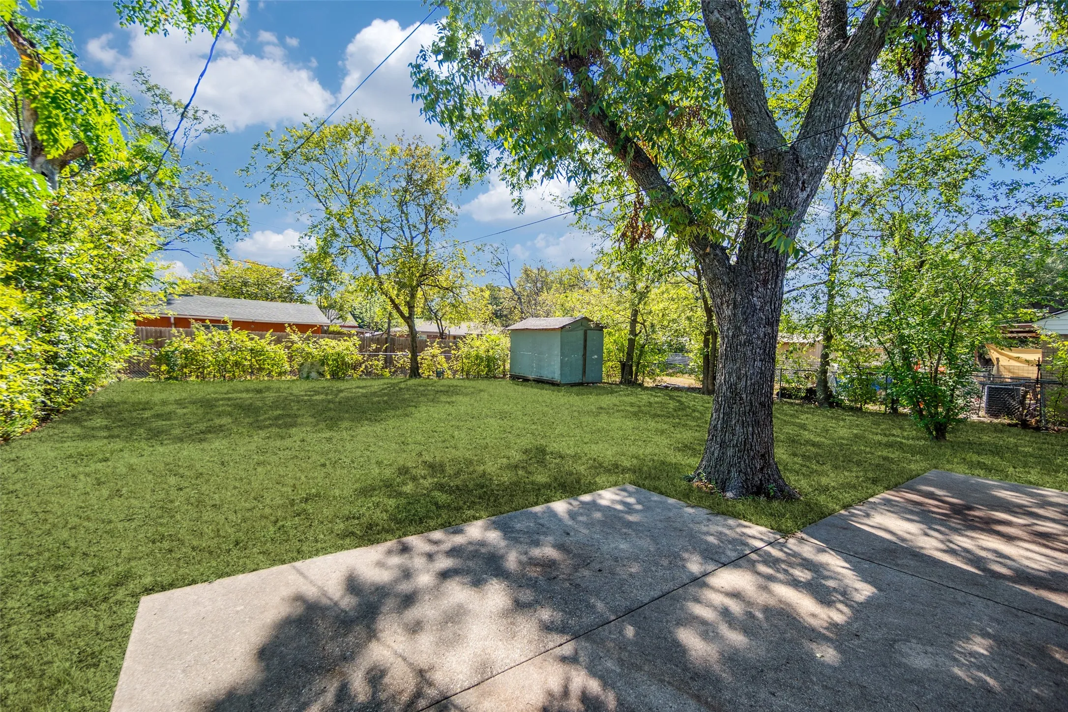Single Family Residence For Rent in Dallas County , 10618 Sylvia Drive, Dallas, Texas 75228, 2 Bedroom, 1 Bathroom, Garage spaces, 1,077 Sqft, built in 1951, mls#21381931, Real Estate Agent in Dallas, Homes For Rent in Dallas county, Homes For Rent in Dallas, Realtor in Dallas Texas, Real Estate Brokerage Independent Realty Texas, Luminita Cordes Realtor