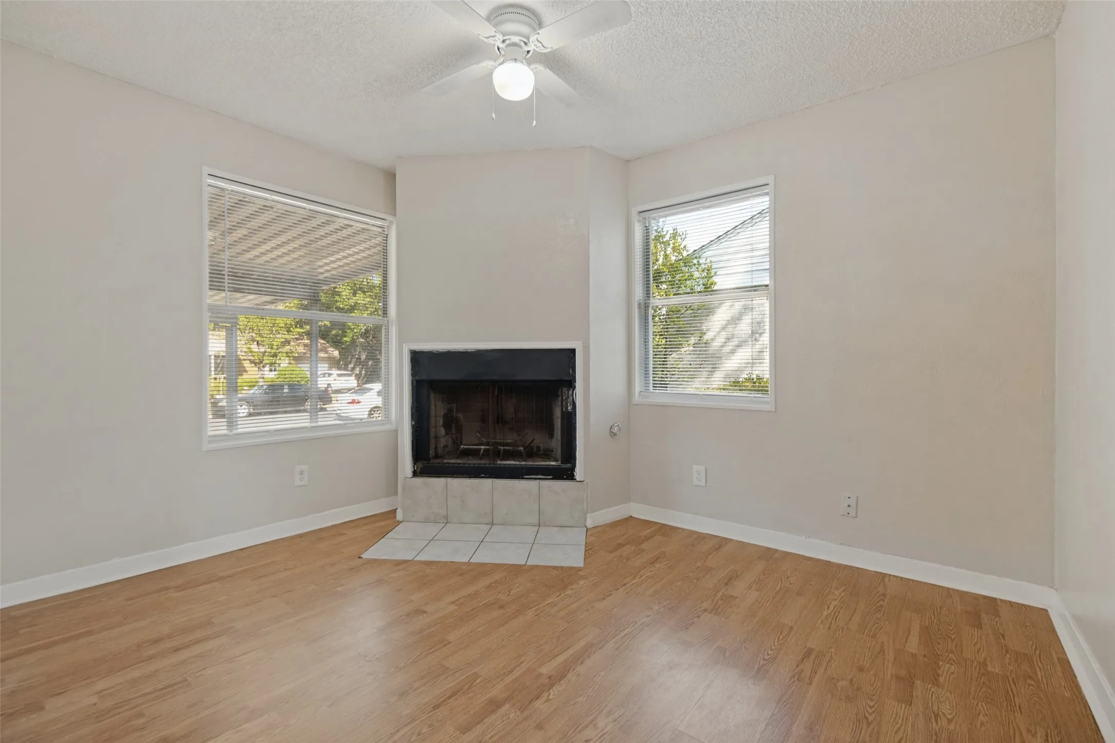 Single Family Residence For Rent in Dallas County , 10618 Sylvia Drive, Dallas, Texas 75228, 2 Bedroom, 1 Bathroom, Garage spaces, 1,077 Sqft, built in 1951, mls#21381931, Real Estate Agent in Dallas, Homes For Rent in Dallas county, Homes For Rent in Dallas, Realtor in Dallas Texas, Real Estate Brokerage Independent Realty Texas, Luminita Cordes Realtor